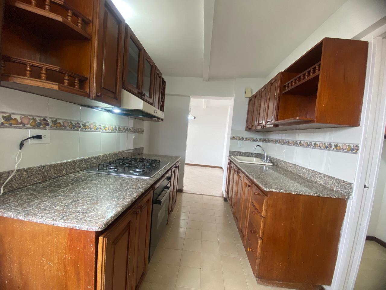 Iluminado Apartamento para Arriendo en Calasanz, Medellín