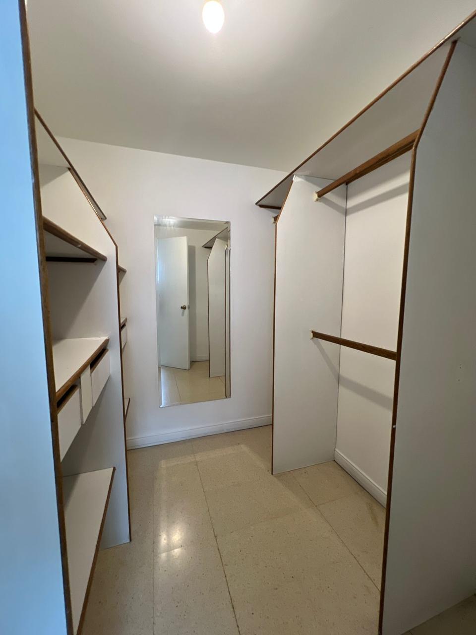 Se Vende Amplio Apartamento en Laureles, Medellín