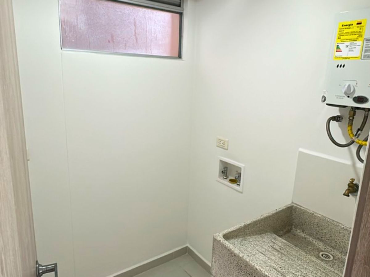 Apartamento en Venta Aluna Envigado | Parqueadero y Cuarto Útil