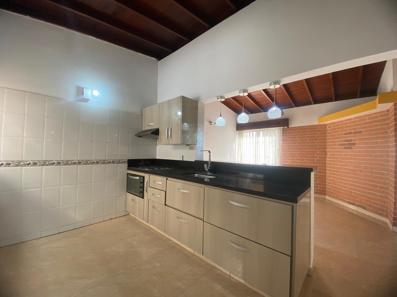 Amplia Casa para Arriendo en el Velódromo, Medellín