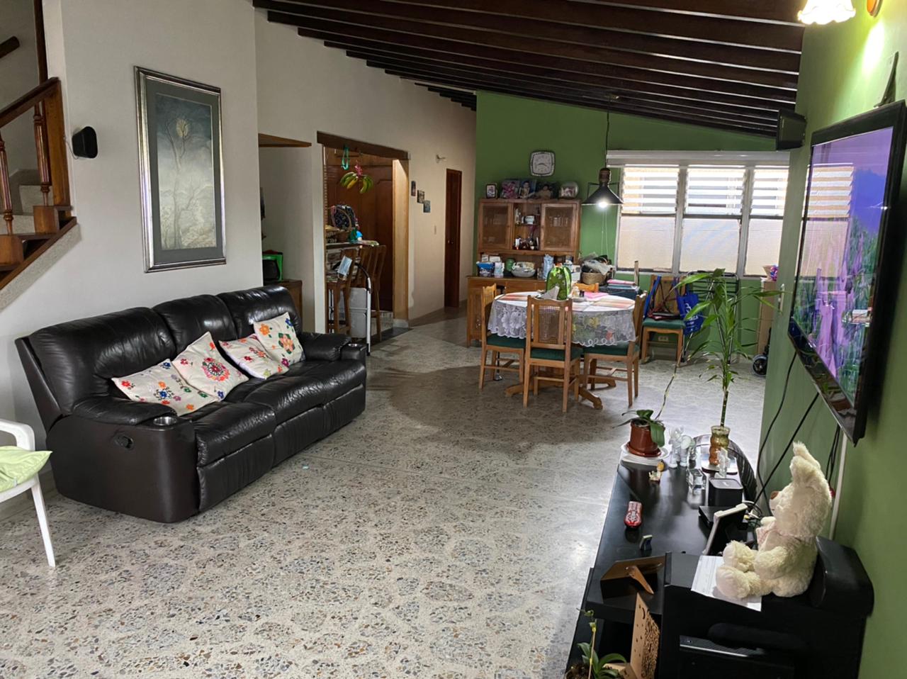 Se vende Casa Bifamiliar en los Colores Medellin