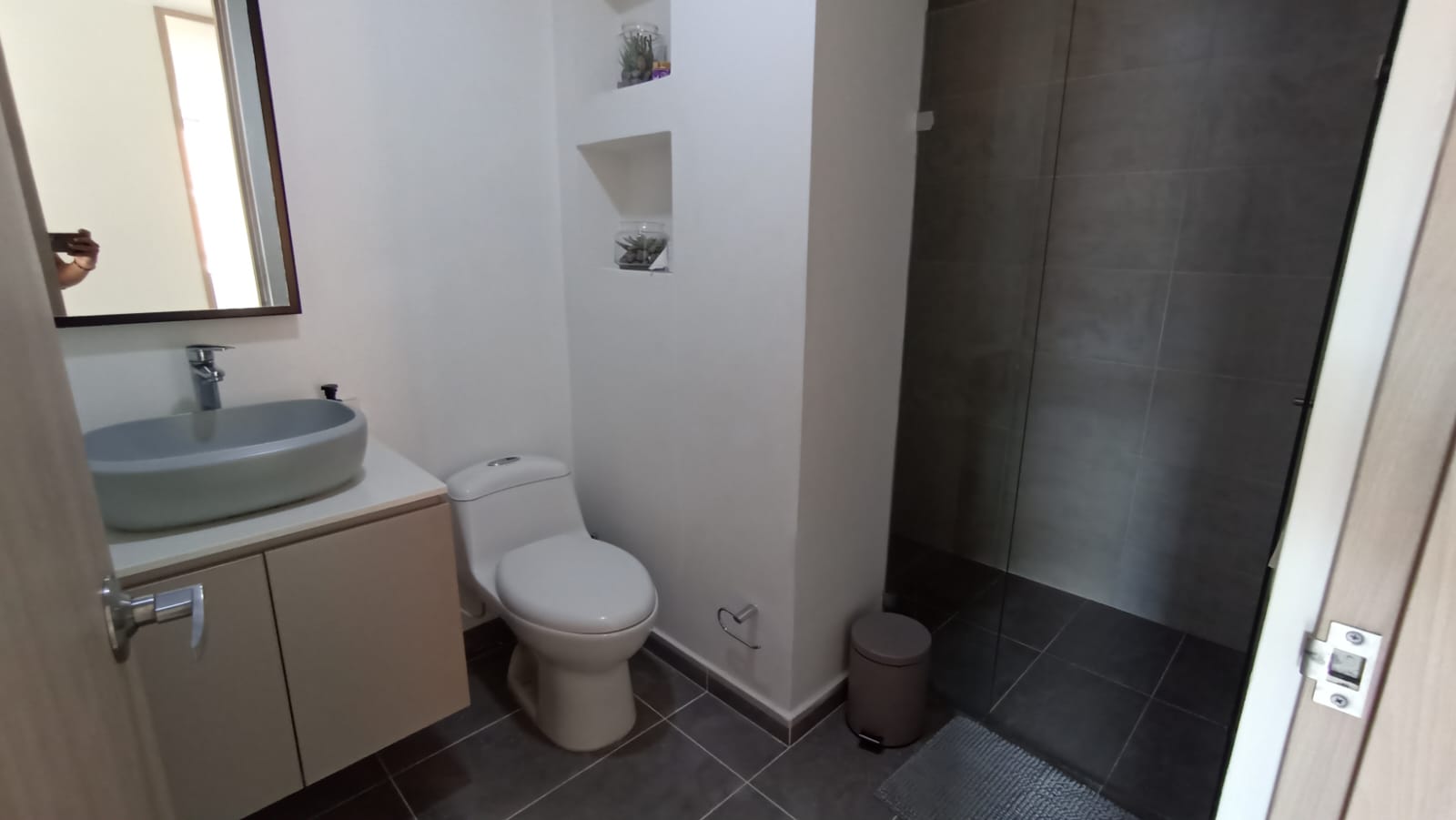 Se Arrienda Apartamento En La Castellana, Medellin
