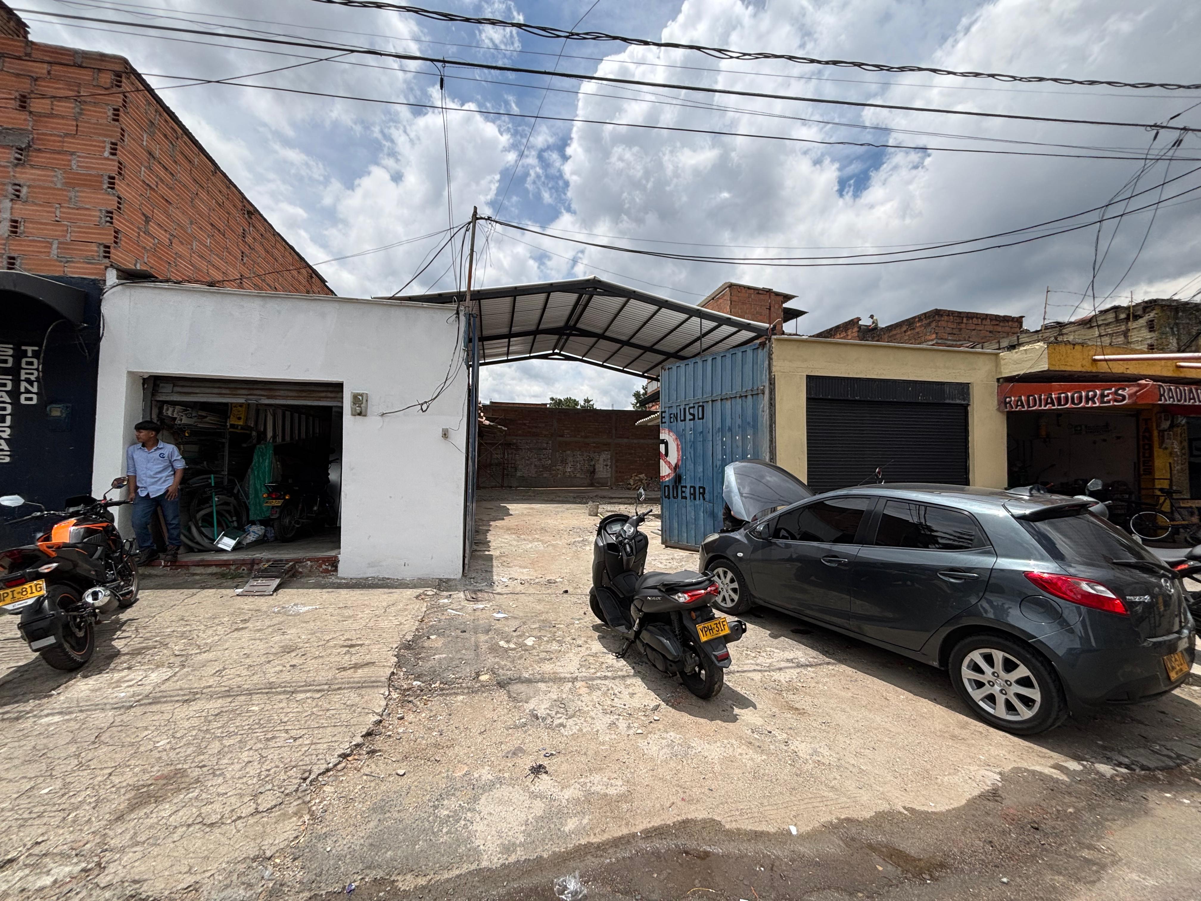 Se Arrienda Lote para Parqueadero, Nuevo Naranjal, Medellín
