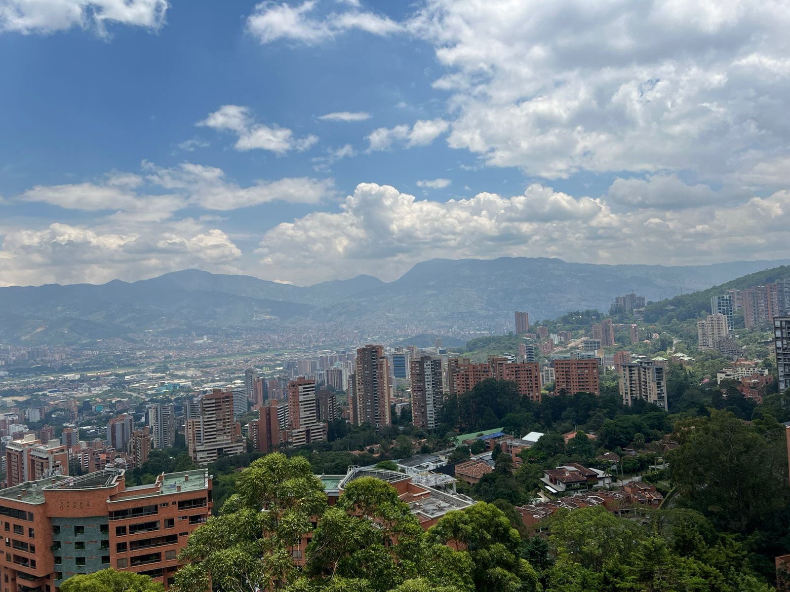 Se Arrienda Apartamento En El Poblado, Medellín