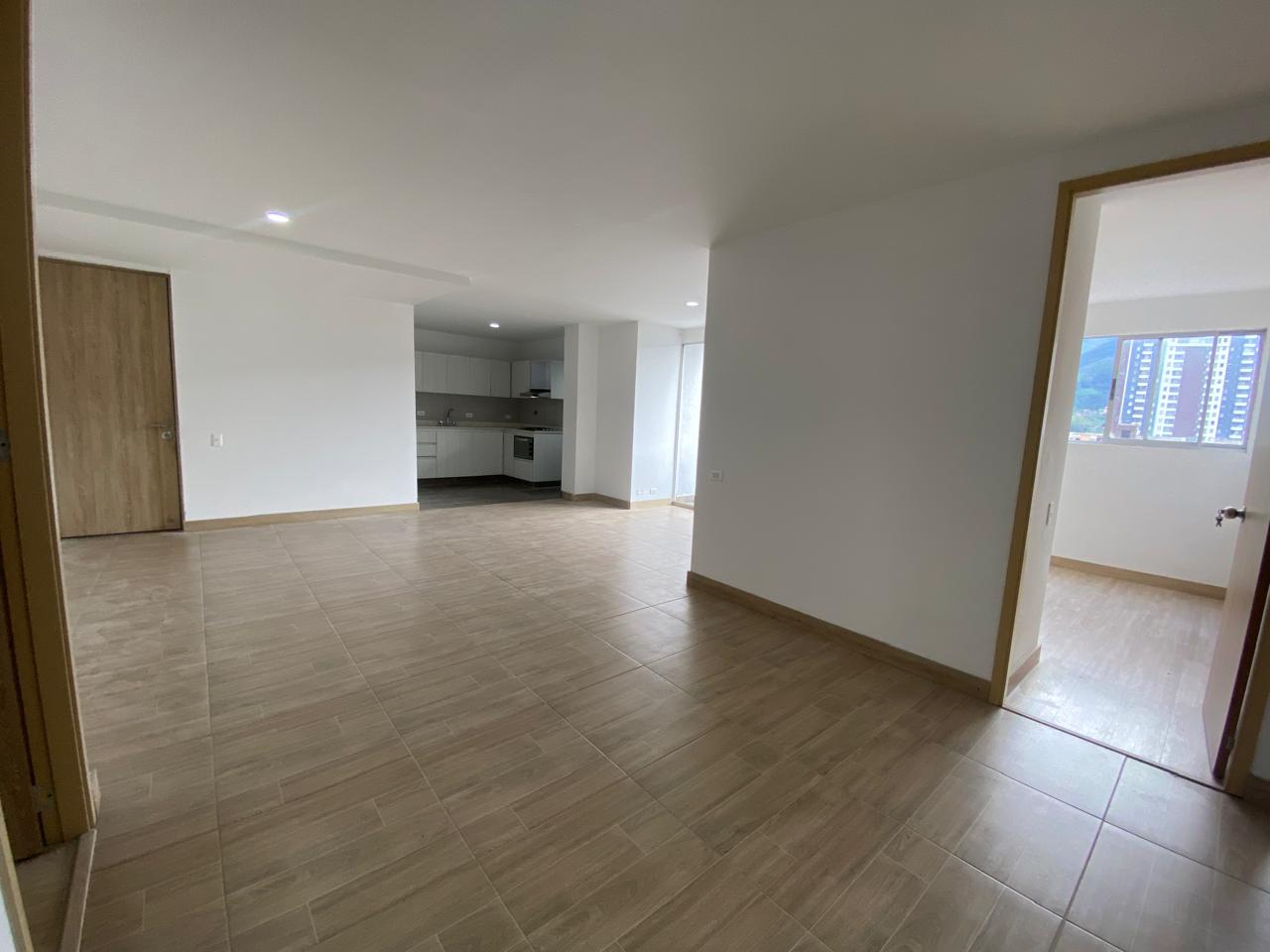 Amplio Apartamento para Arriendo en Sabaneta, Medellín