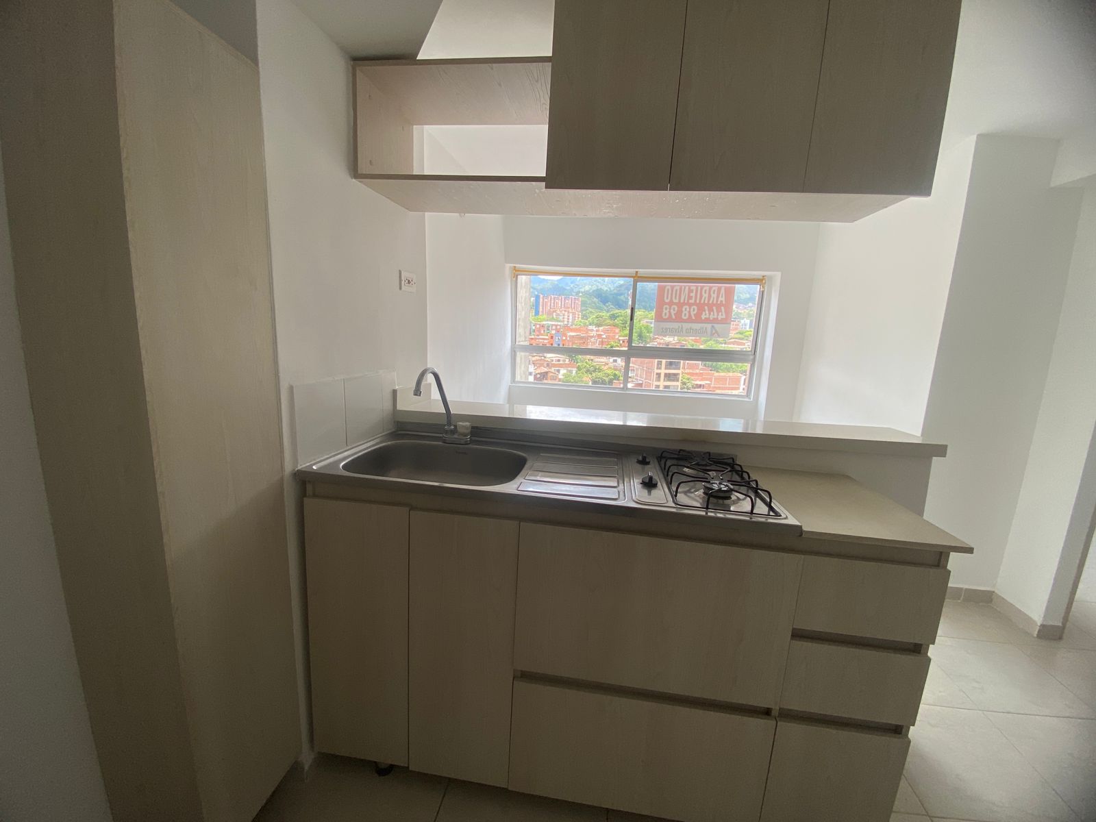 Apartamento con Buena Iluminación en Arriendo en La America, Cristobal