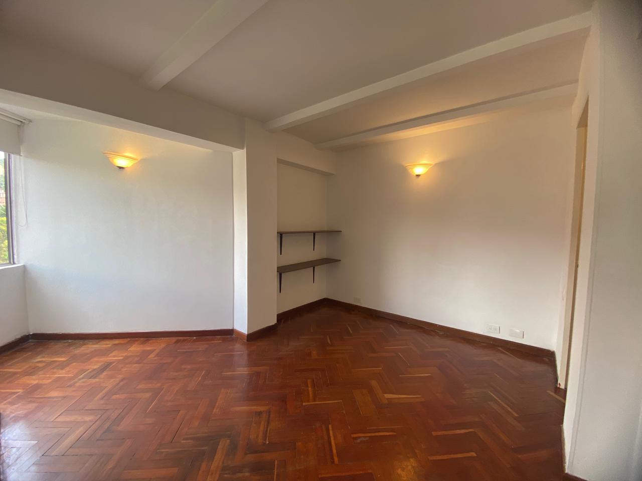 Iluminado Apartamento para Arriendo en Calasanz, Medellín