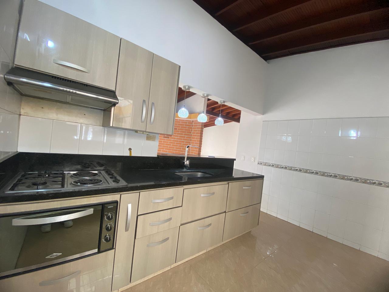 Amplia Casa para Arriendo en el Velódromo, Medellín