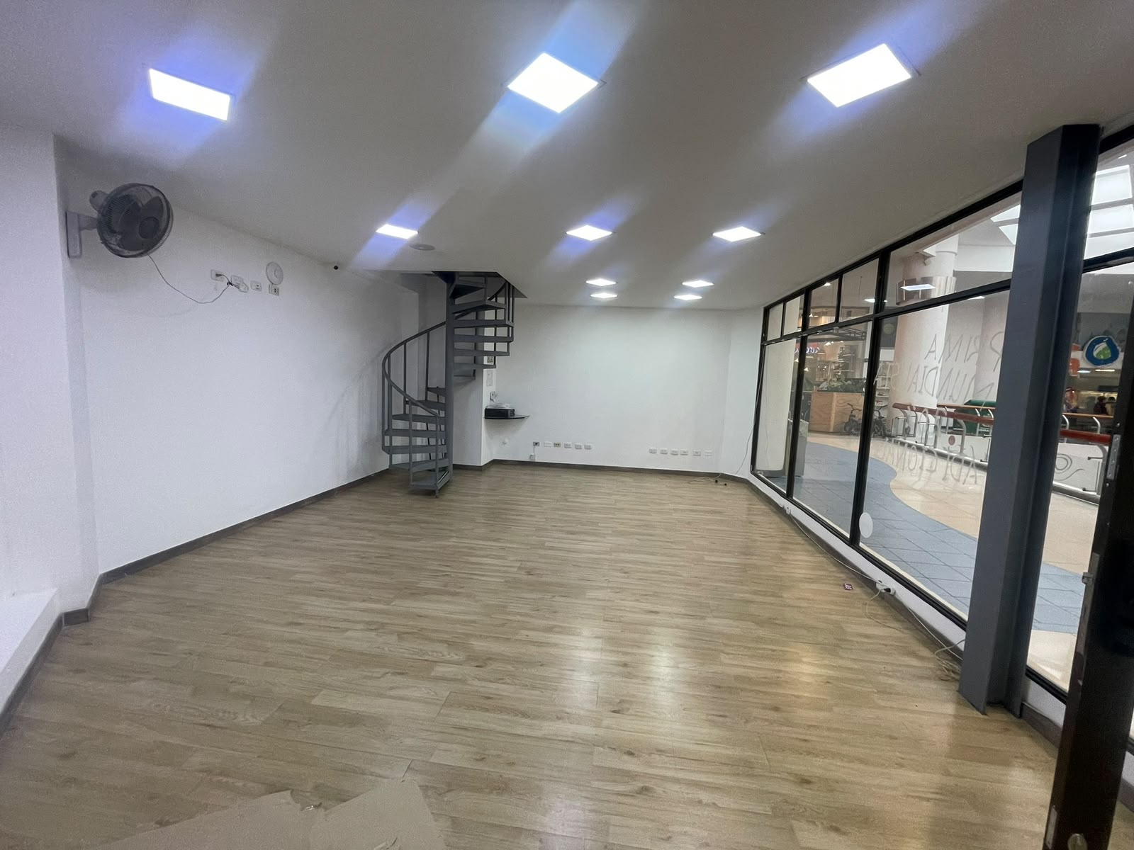 RENTA LOCAL DUPLEX ACREDITADO EN EL CENTRO COMERCIAL PEREIRA PLAZA 
