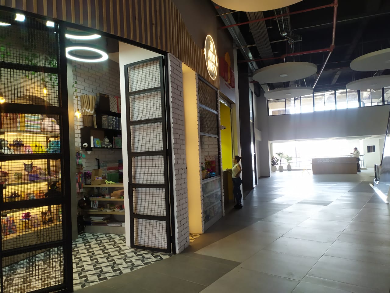 VENTA O RENTA LOCAL 130 EN CENTRO COMERCIAL CERRITOS MALL PEREIRA