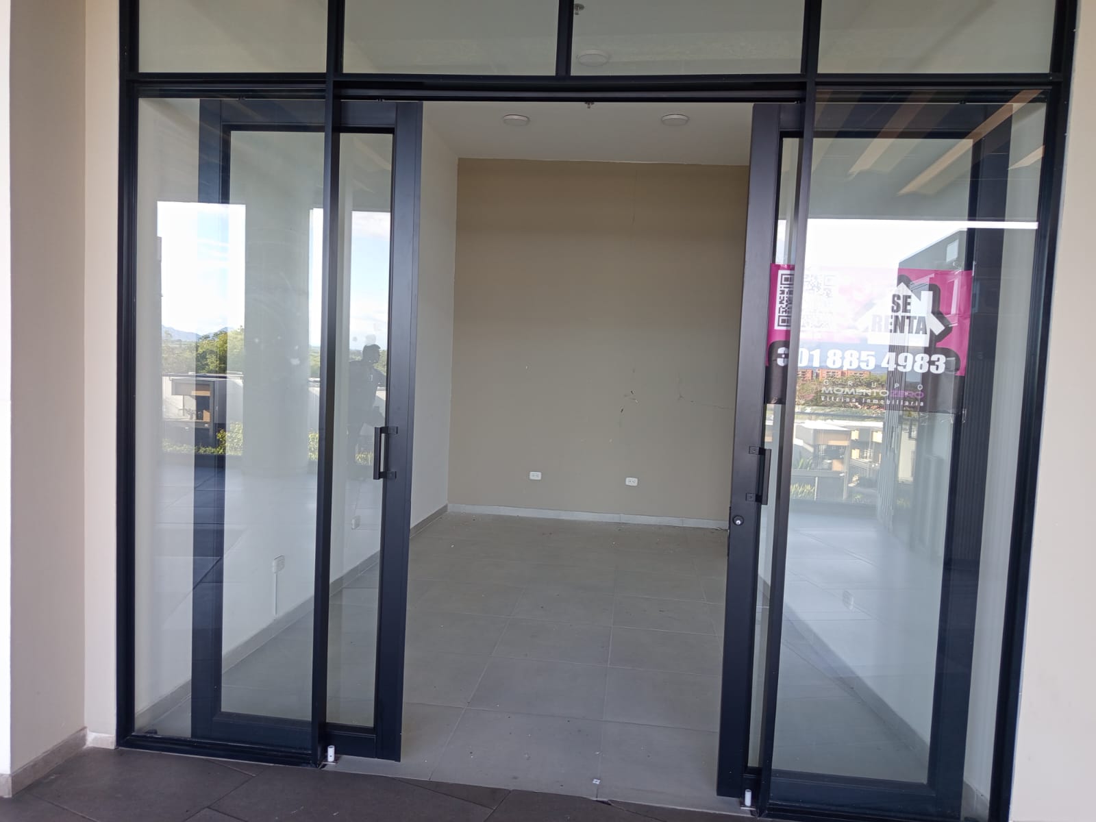 VENTA O RENTA LOCAL CC CERRITOS MALL  LOC- 238A 
