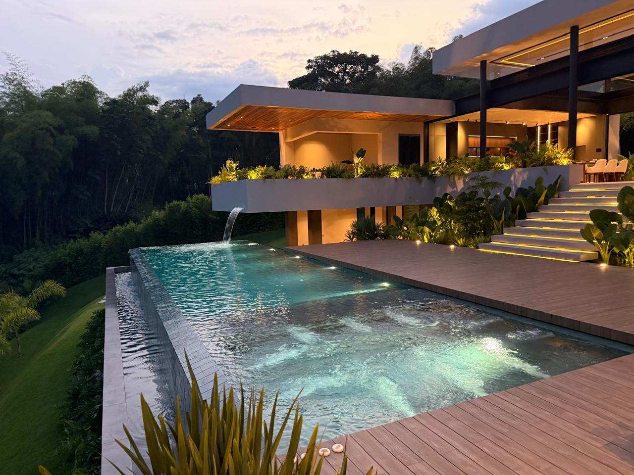 VENTA CASA CAMPESTRE CON PISCINA PRIVADA  MALABAR CERRITOS PEREIRA