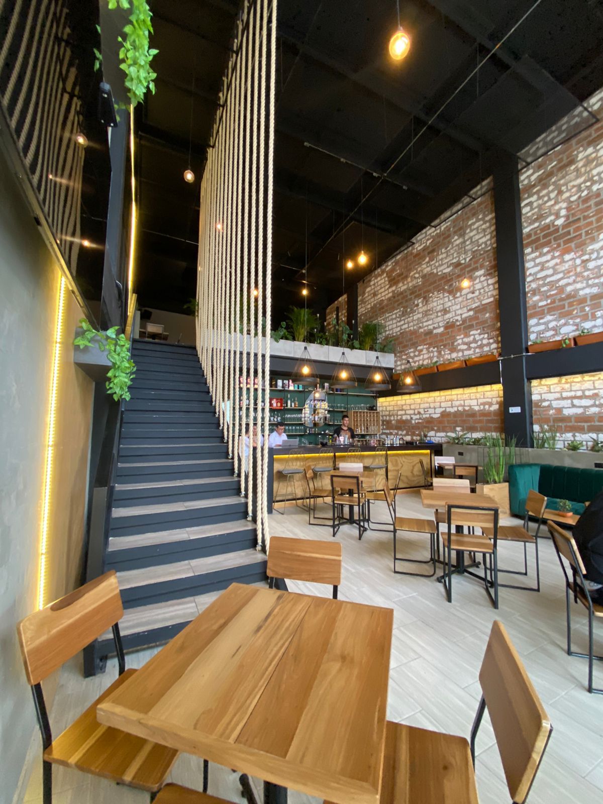 VENTA  LOCAL ACREDITADO PARA RESTAURANTE  EN CERRITOS PEREIRA