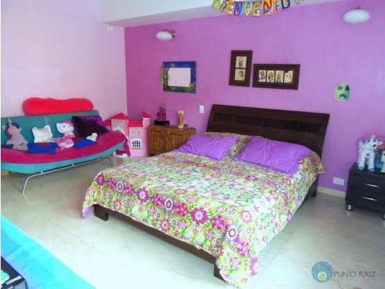 Vendo Casa exclusiva en urbanizacion del Poblado -MEDELLIN