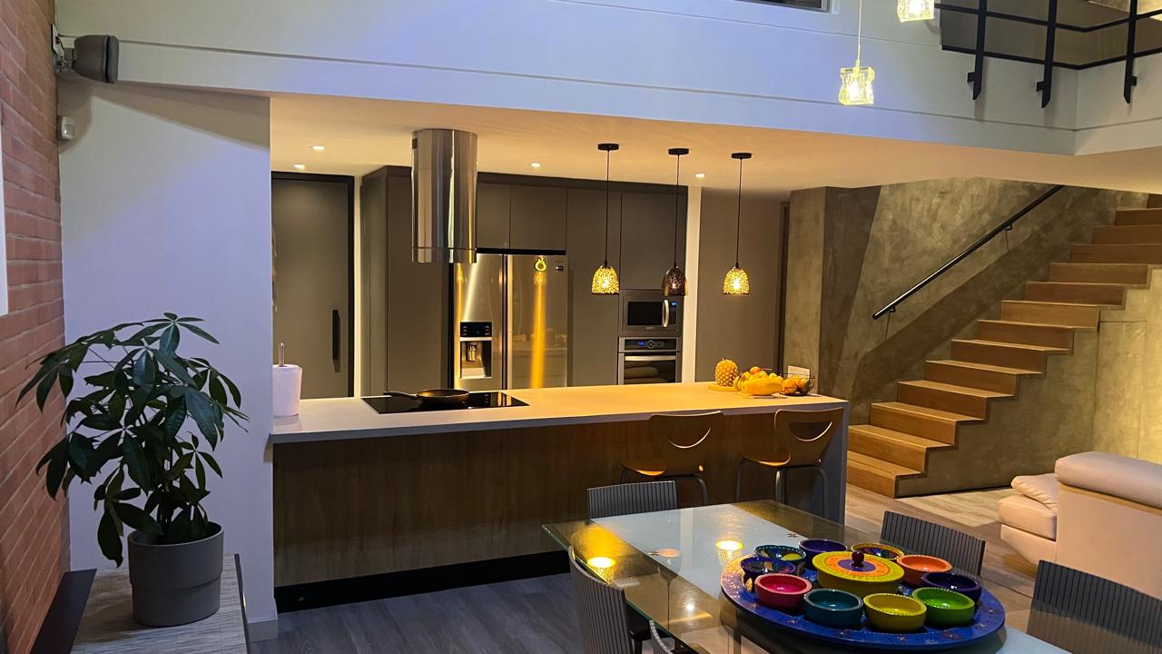 VENTA APARTAMENTO CON TERRAZA EL POBLADO CERCA AL TESORO