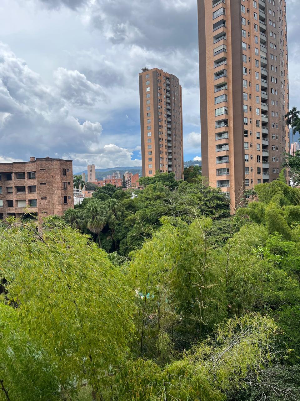 VENTA APARTAMENTO POBLADO CERCA A LA MILLA DE ORO