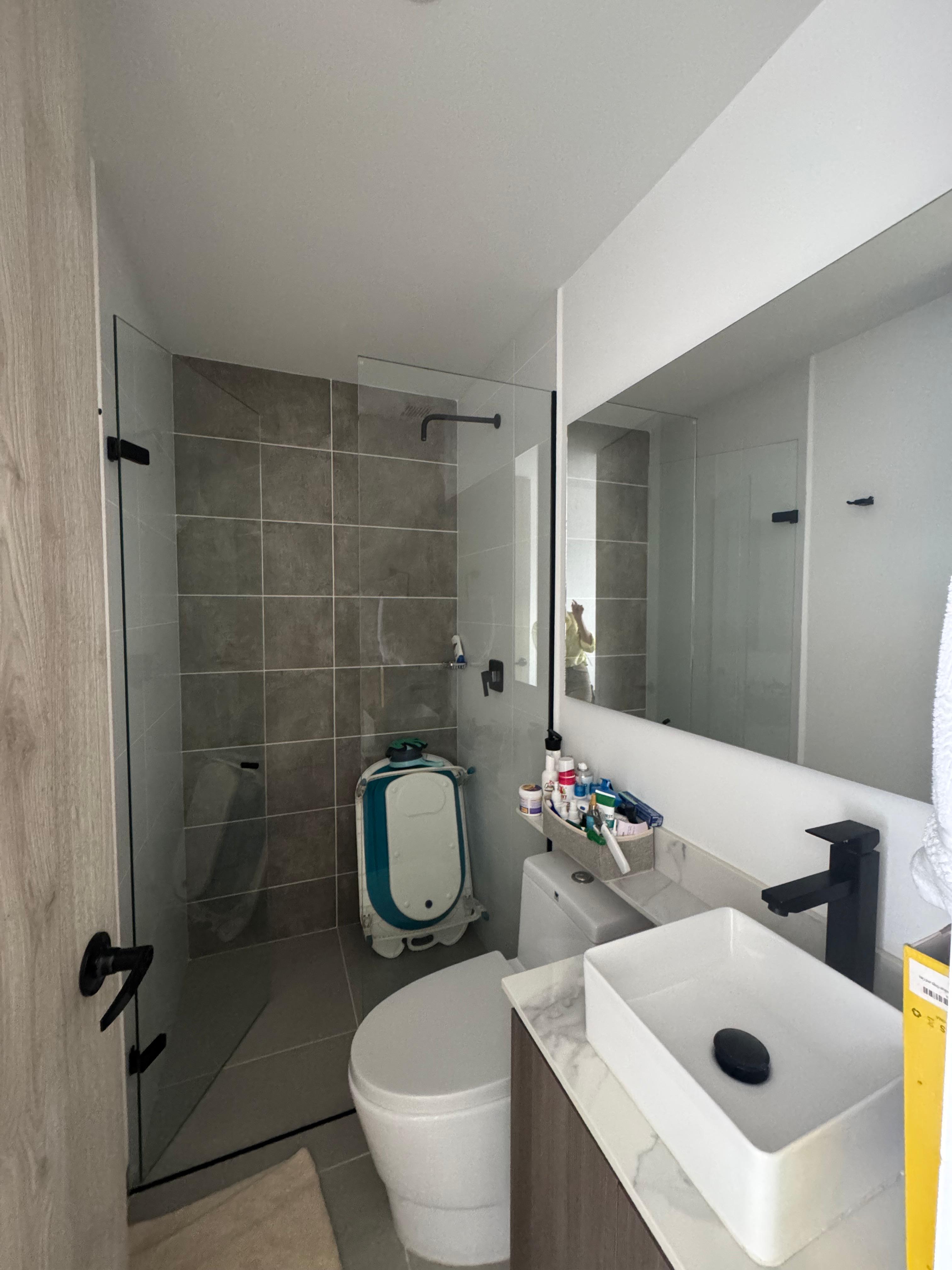VENDO APARTAMENTO EN EL POBLADO CERCA AL CENTRO COMERCIAL SANTAFE