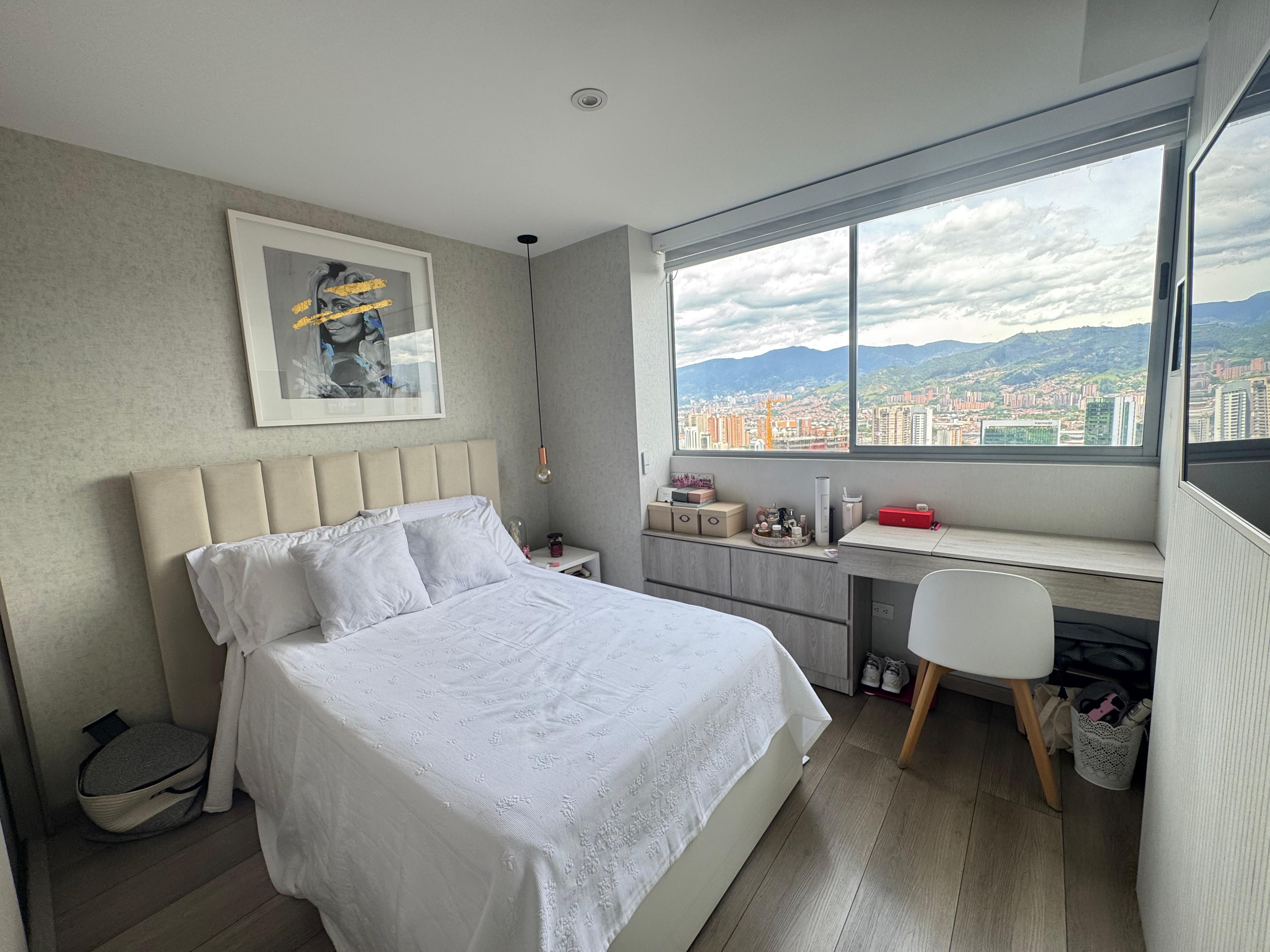 VENDO APARTAMENTO EN EL POBLADO CERCA AL CENTRO COMERCIAL SANTAFE