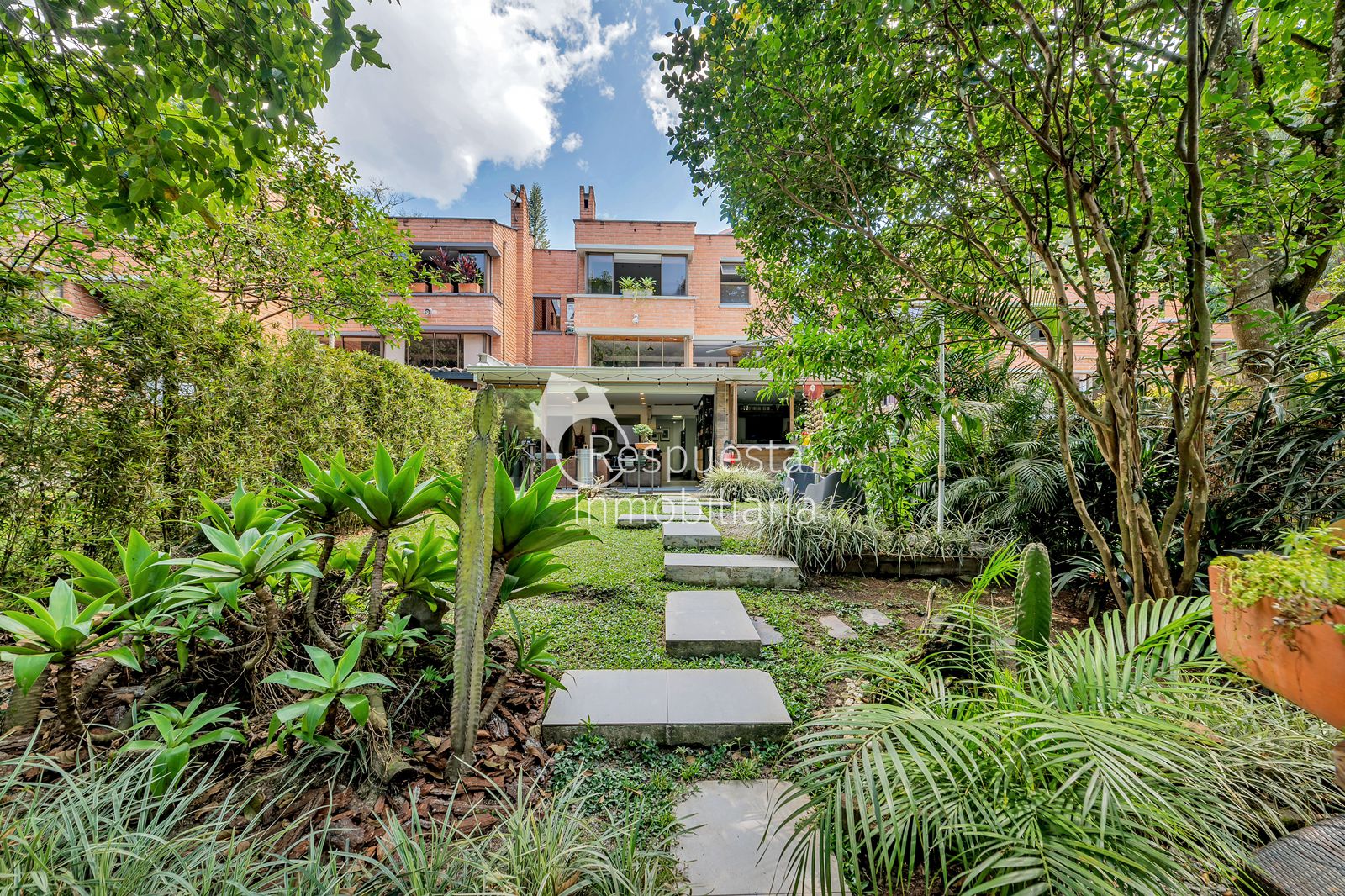 CASA EL POBLADO SECTOR COLEGIO MARY MOUNT🍀
