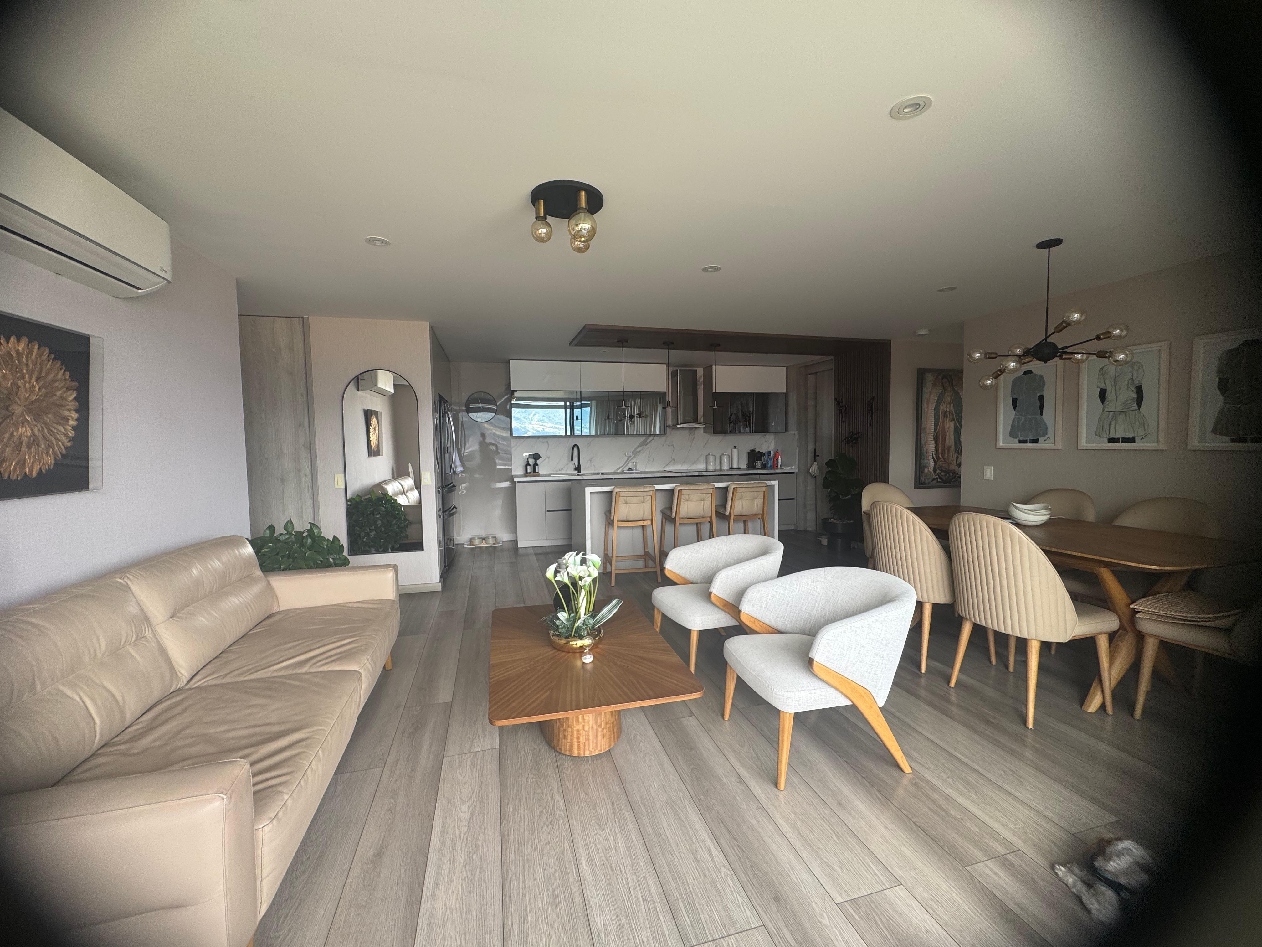 VENDO APARTAMENTO EN EL POBLADO CERCA AL CENTRO COMERCIAL SANTAFE