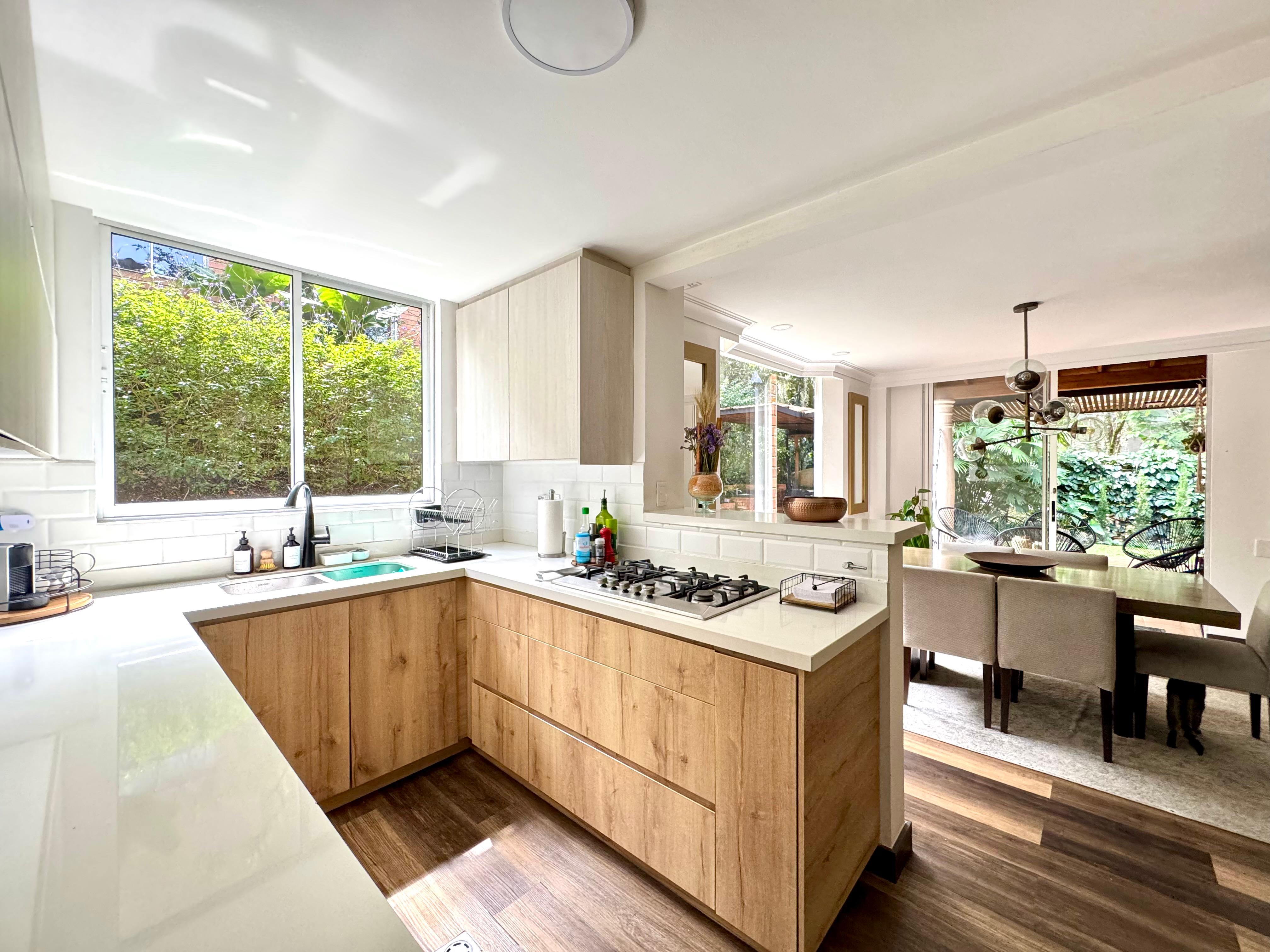 VENTA CASAEN URBANIZACION  MEDELLIN POBLADO SAN LUCAS