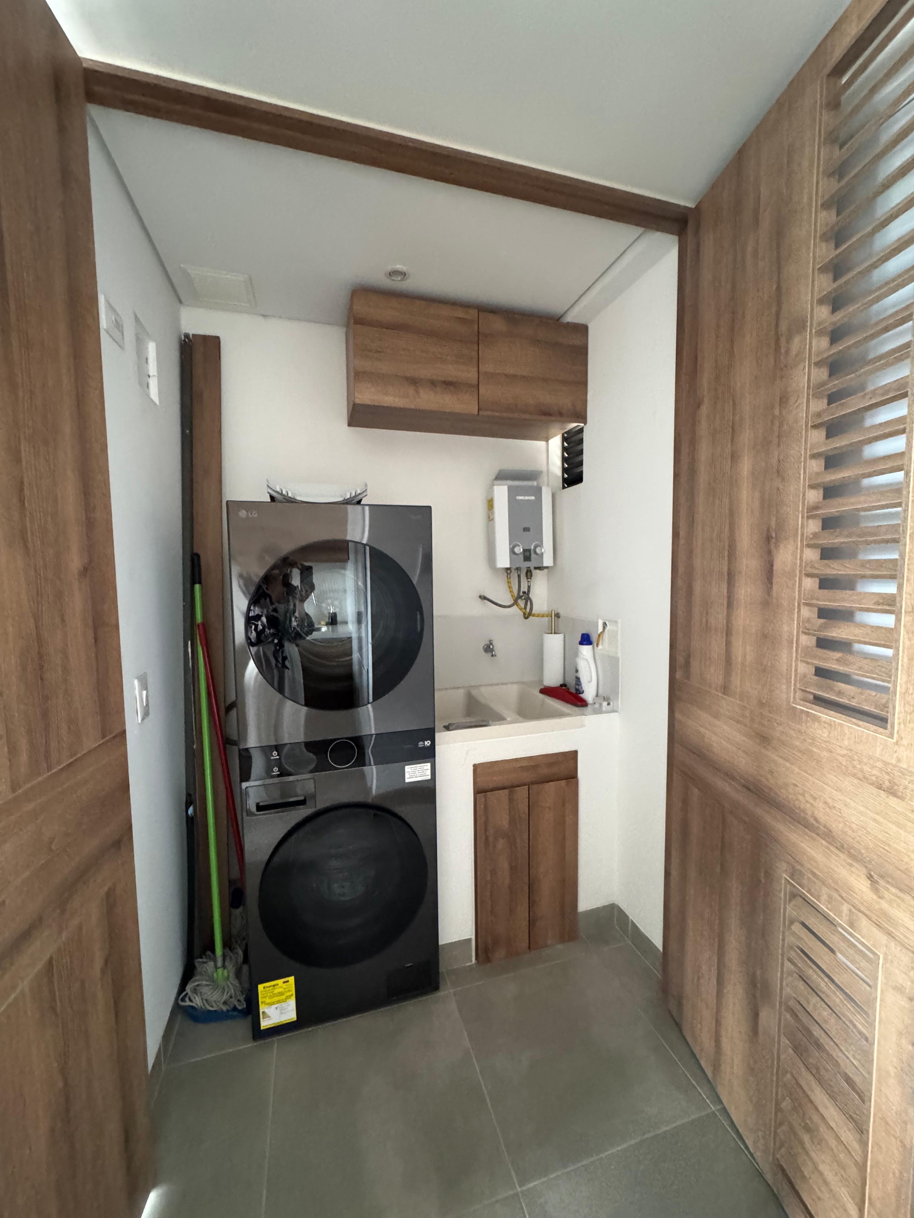 VENDO APARTAMENTO NUEVO EL POBLADO  EN CIUDAD DEL RIO ✅