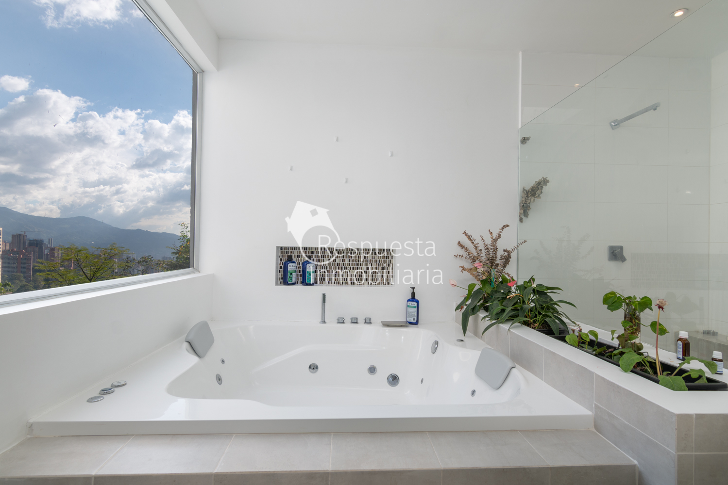 Vendo exclusiva casa MEDELLIN  via Las Palmas  sector chuzcalito 🍀