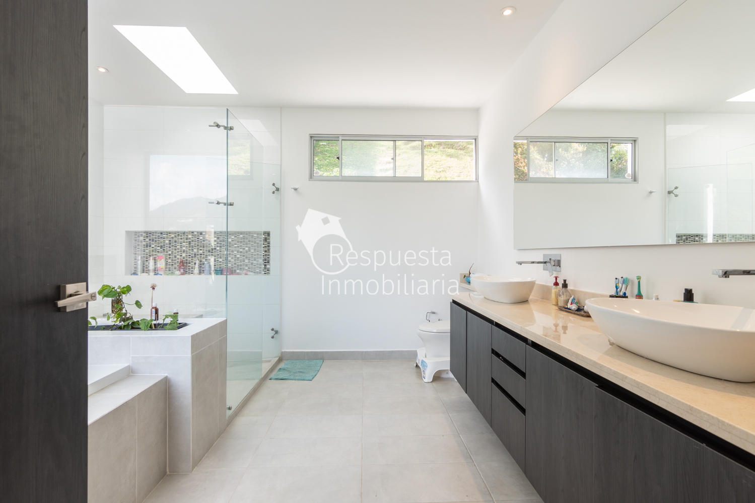 Vendo exclusiva casa MEDELLIN  via Las Palmas  sector chuzcalito 🍀