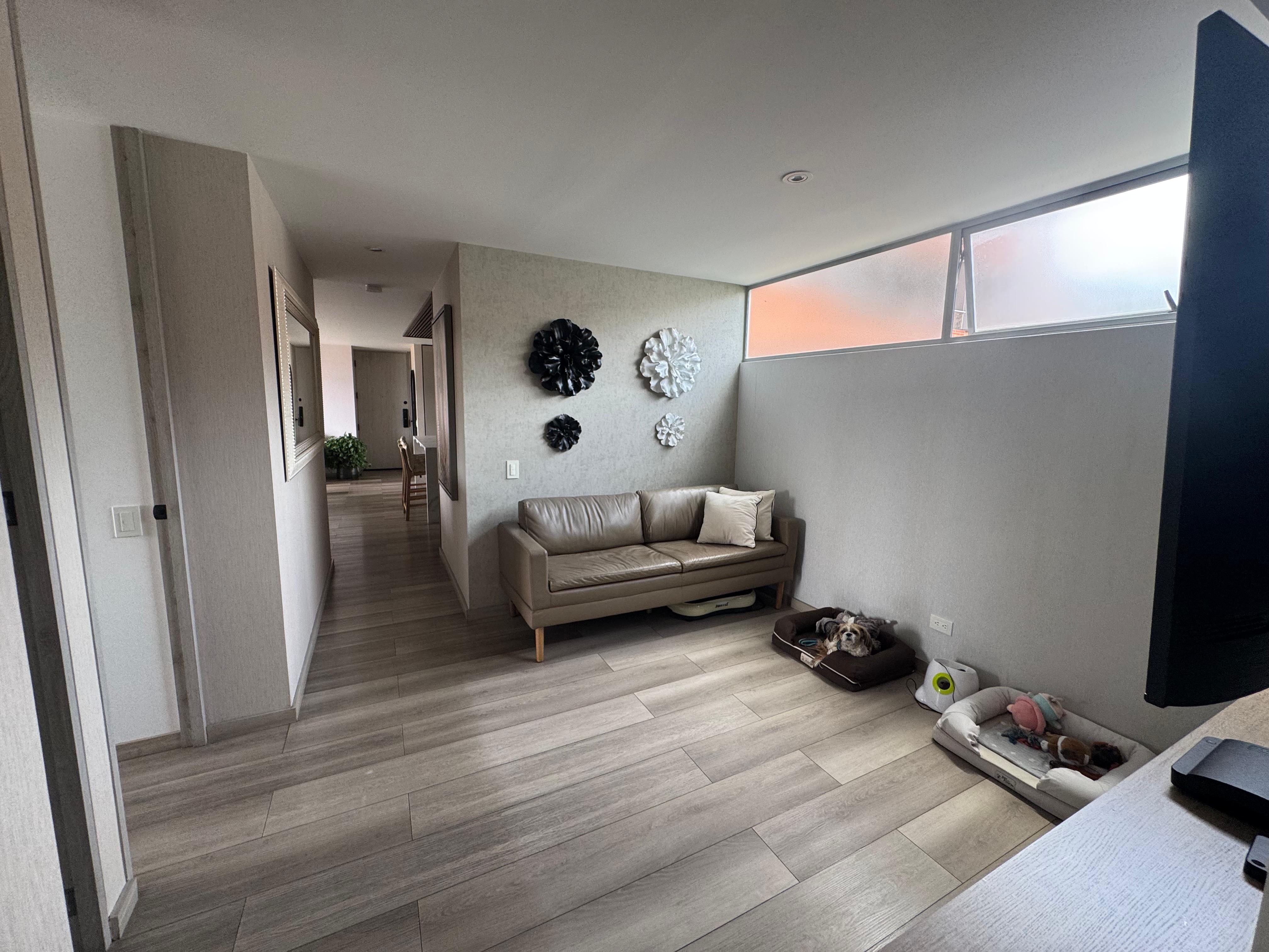 VENDO APARTAMENTO EN EL POBLADO CERCA AL CENTRO COMERCIAL SANTAFE