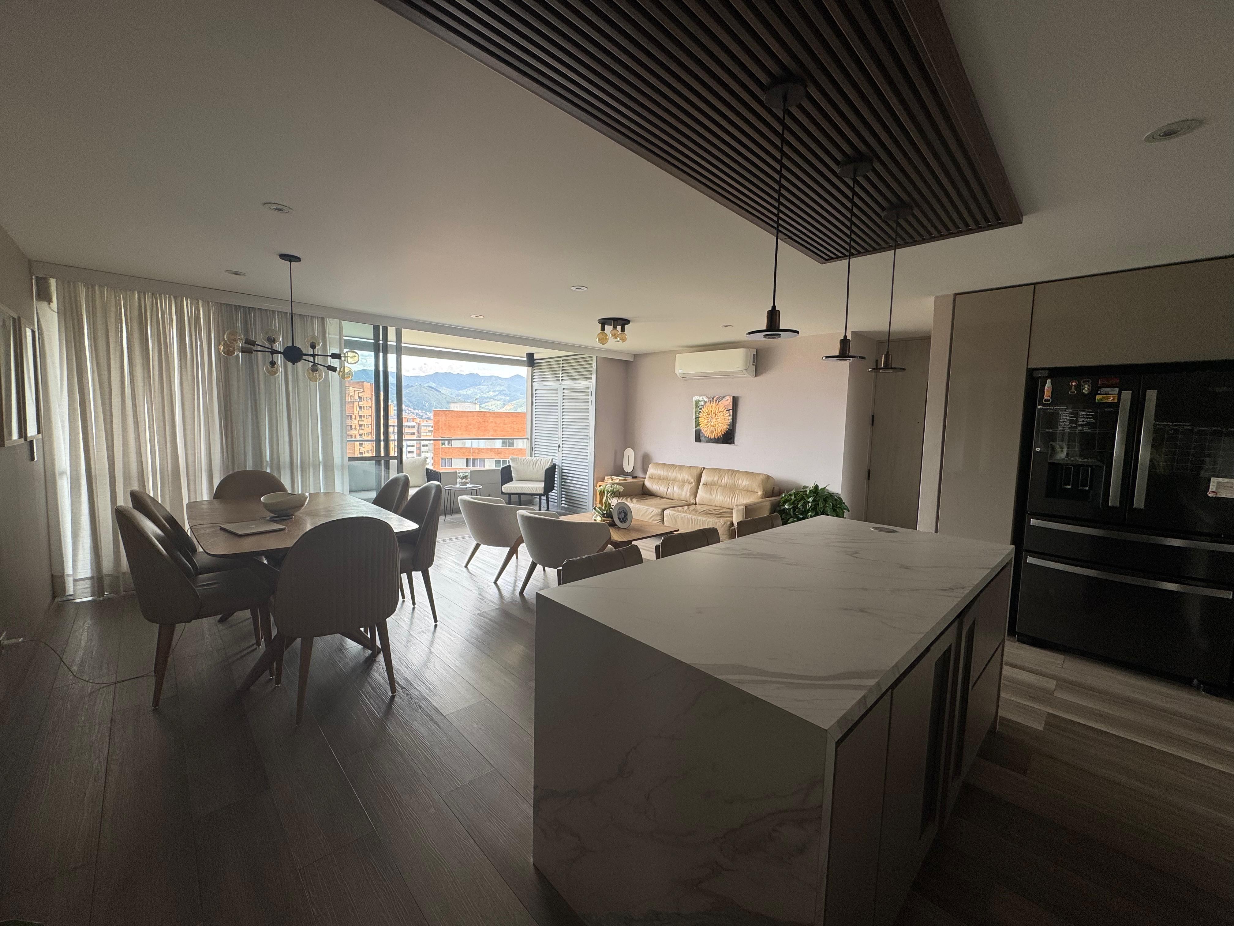 VENDO APARTAMENTO EN EL POBLADO CERCA AL CENTRO COMERCIAL SANTAFE