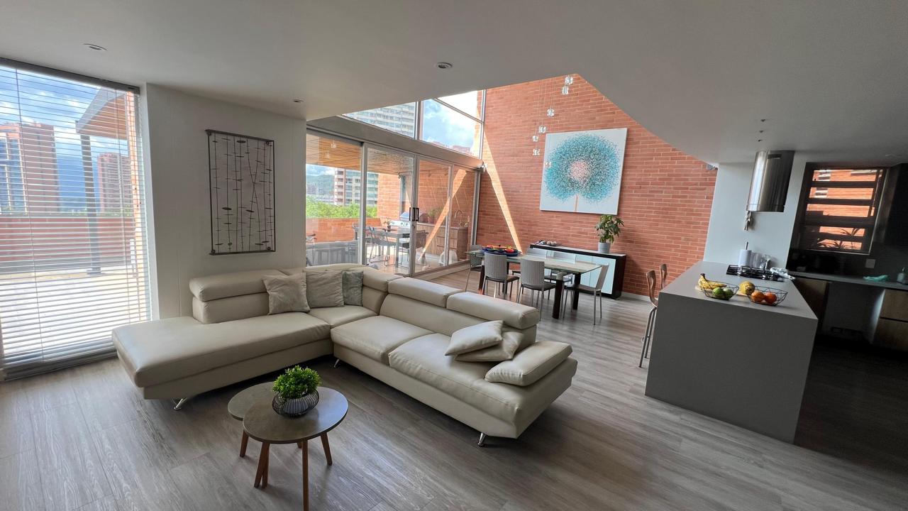VENTA APARTAMENTO CON TERRAZA EL POBLADO CERCA AL TESORO