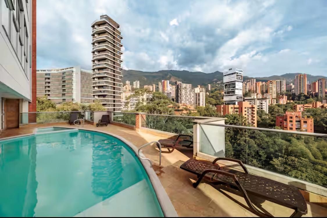 VENDE APARTAESTUDIO EL POBLADO MEDELLIN
