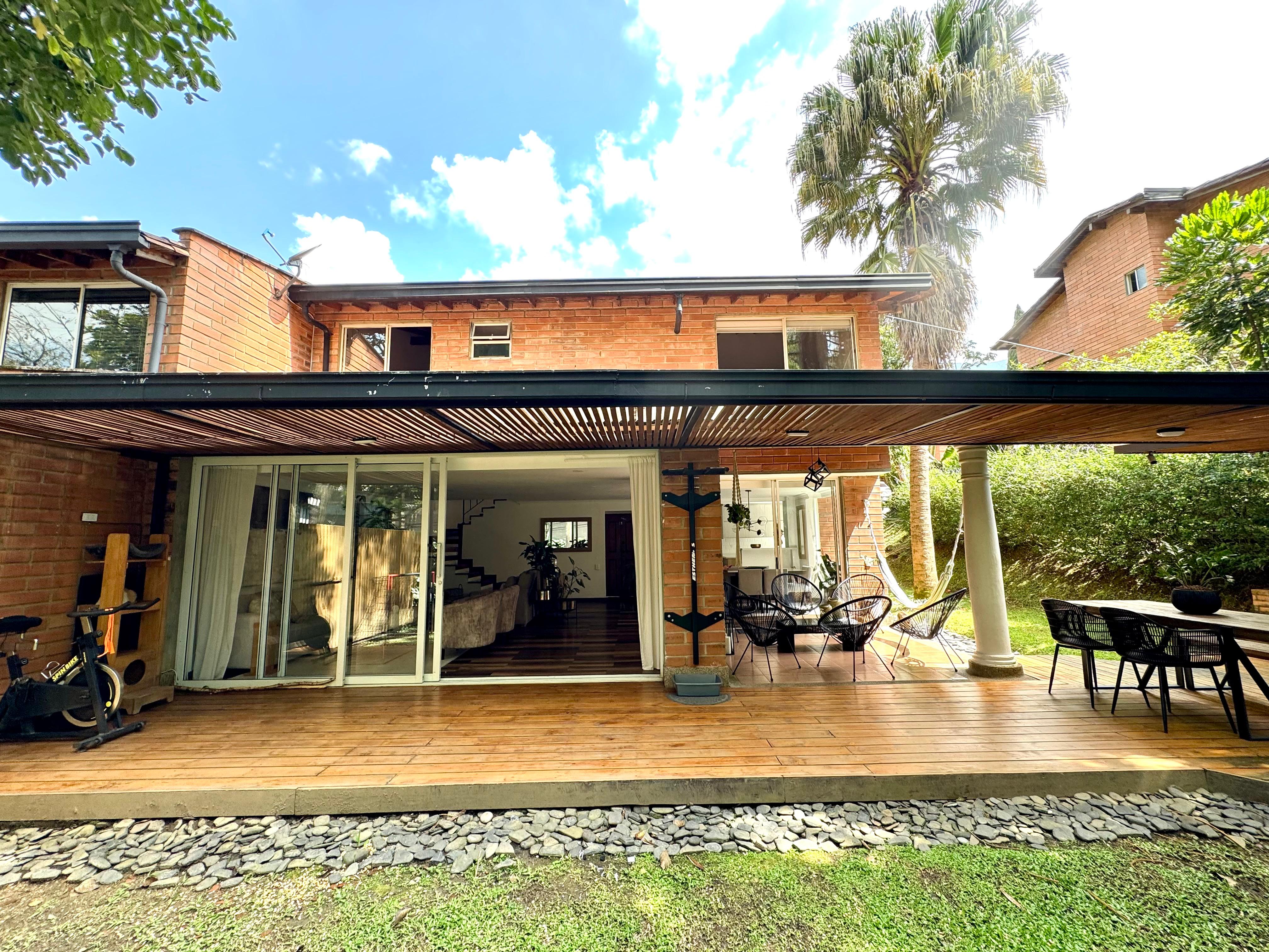 VENTA CASAEN URBANIZACION  MEDELLIN POBLADO SAN LUCAS