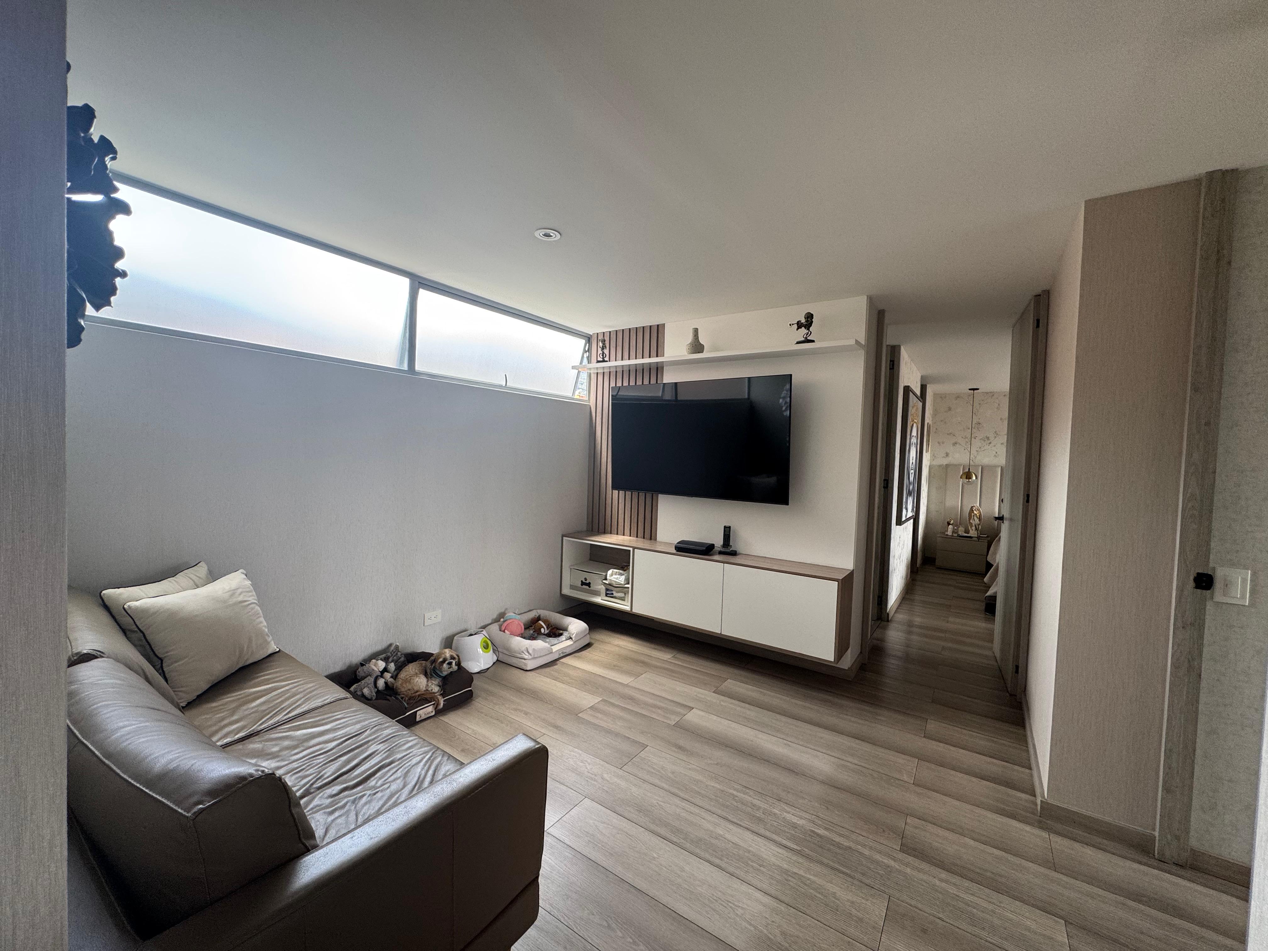 VENDO APARTAMENTO EN EL POBLADO CERCA AL CENTRO COMERCIAL SANTAFE