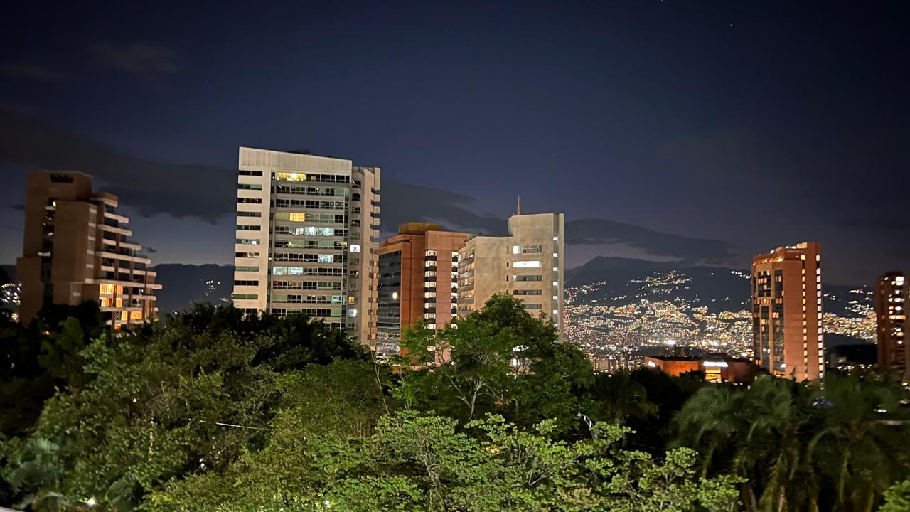 VENTA APARTAMENTO CON TERRAZA EL POBLADO CERCA AL TESORO VENTA APARTAMENTO CON TERRAZA EL POBLADO CERCA AL TESORO
