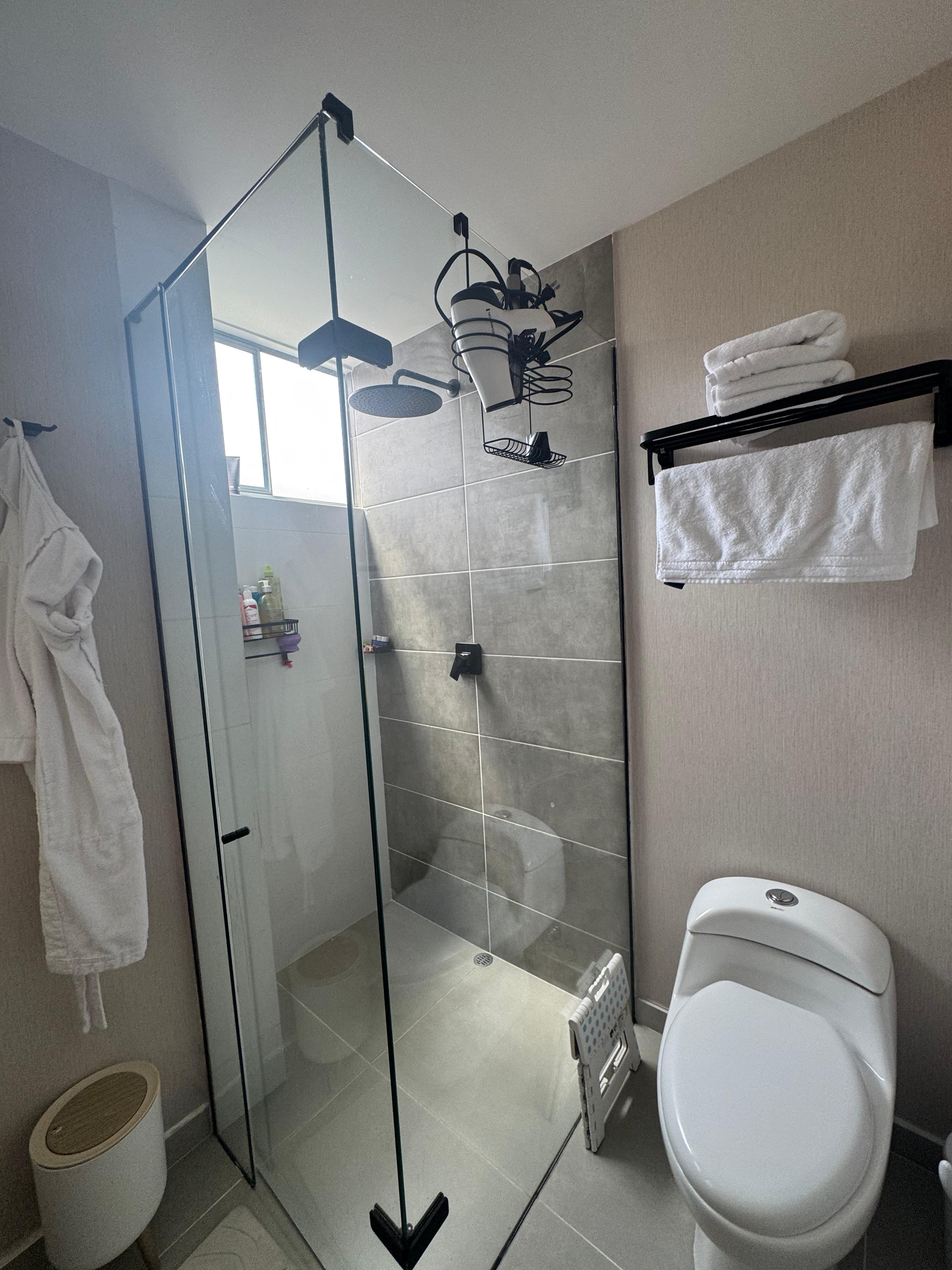 VENDO APARTAMENTO EN EL POBLADO CERCA AL CENTRO COMERCIAL SANTAFE