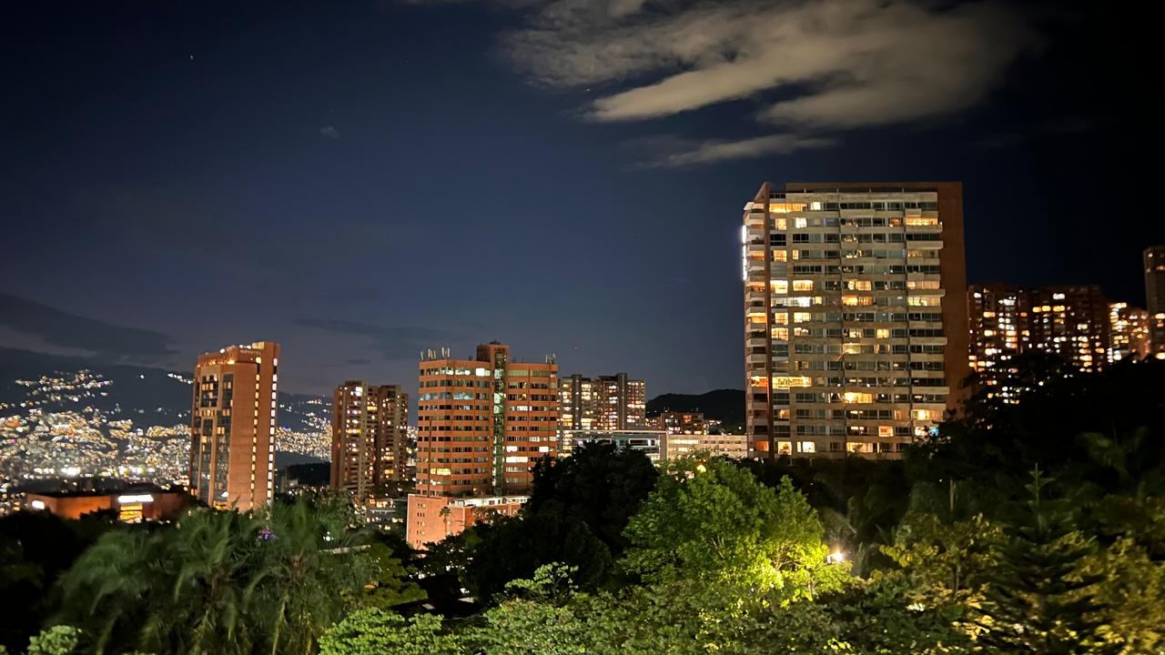 VENTA APARTAMENTO CON TERRAZA EL POBLADO CERCA AL TESORO