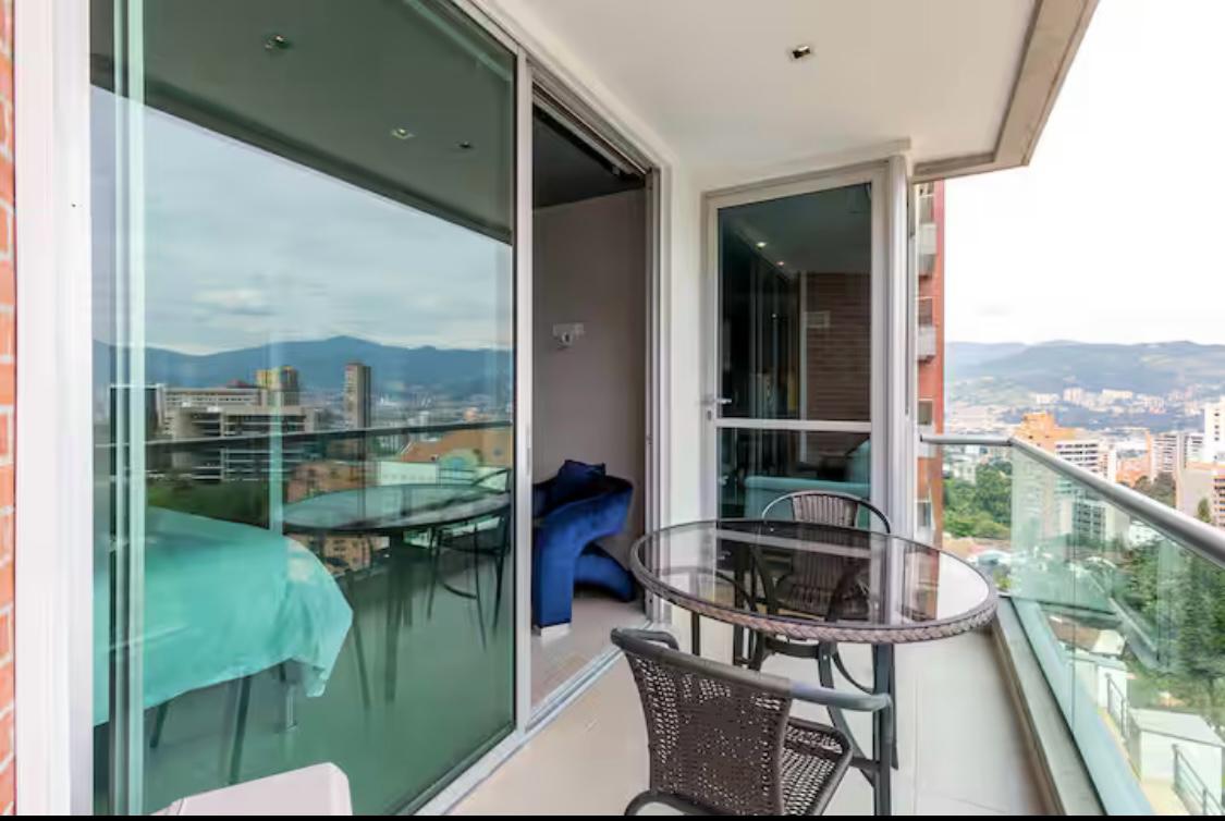 VENDE APARTAESTUDIO EL POBLADO MEDELLIN