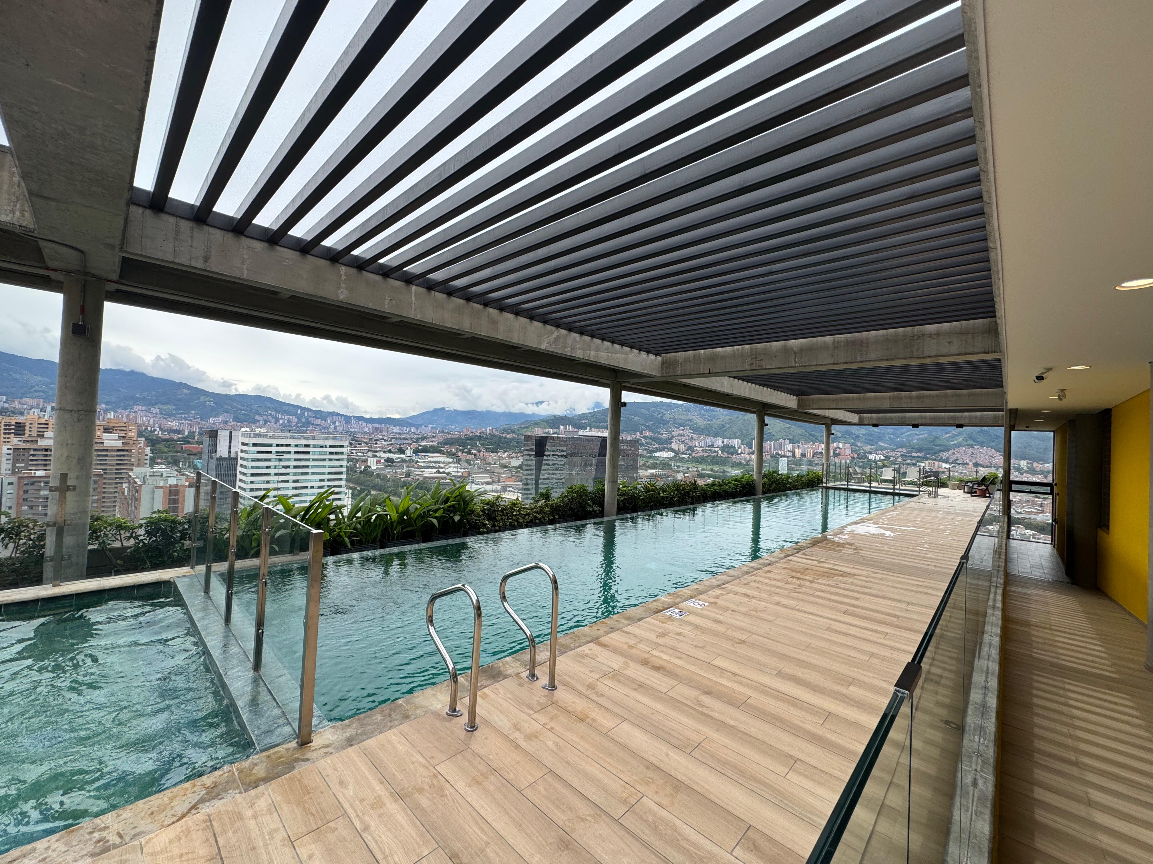 VENDO APARTAMENTO NUEVO EL POBLADO  EN CIUDAD DEL RIO ✅