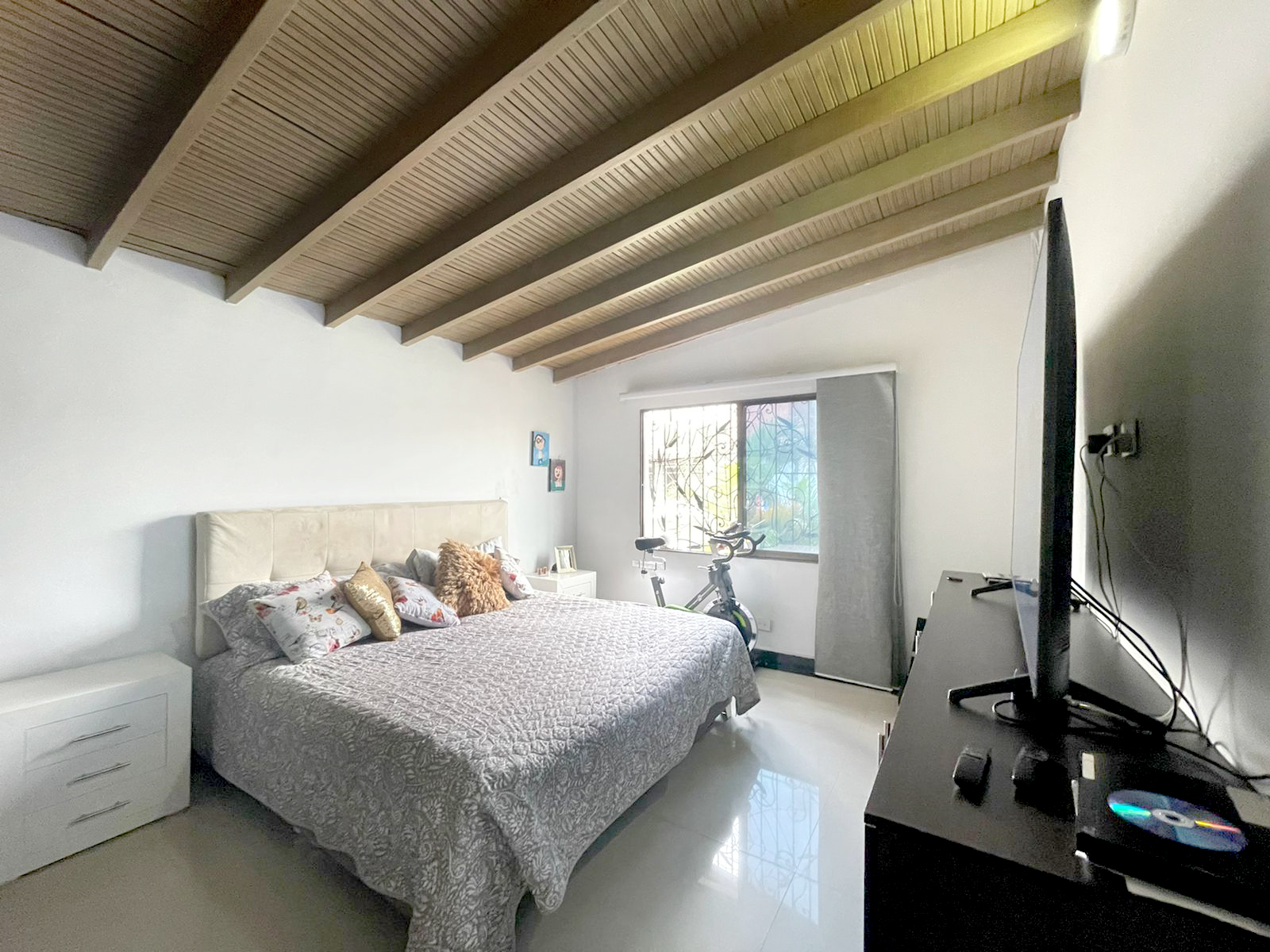 Vendo Casa Medellín, Malibu al lado de la unidad deportiva de belen🍀