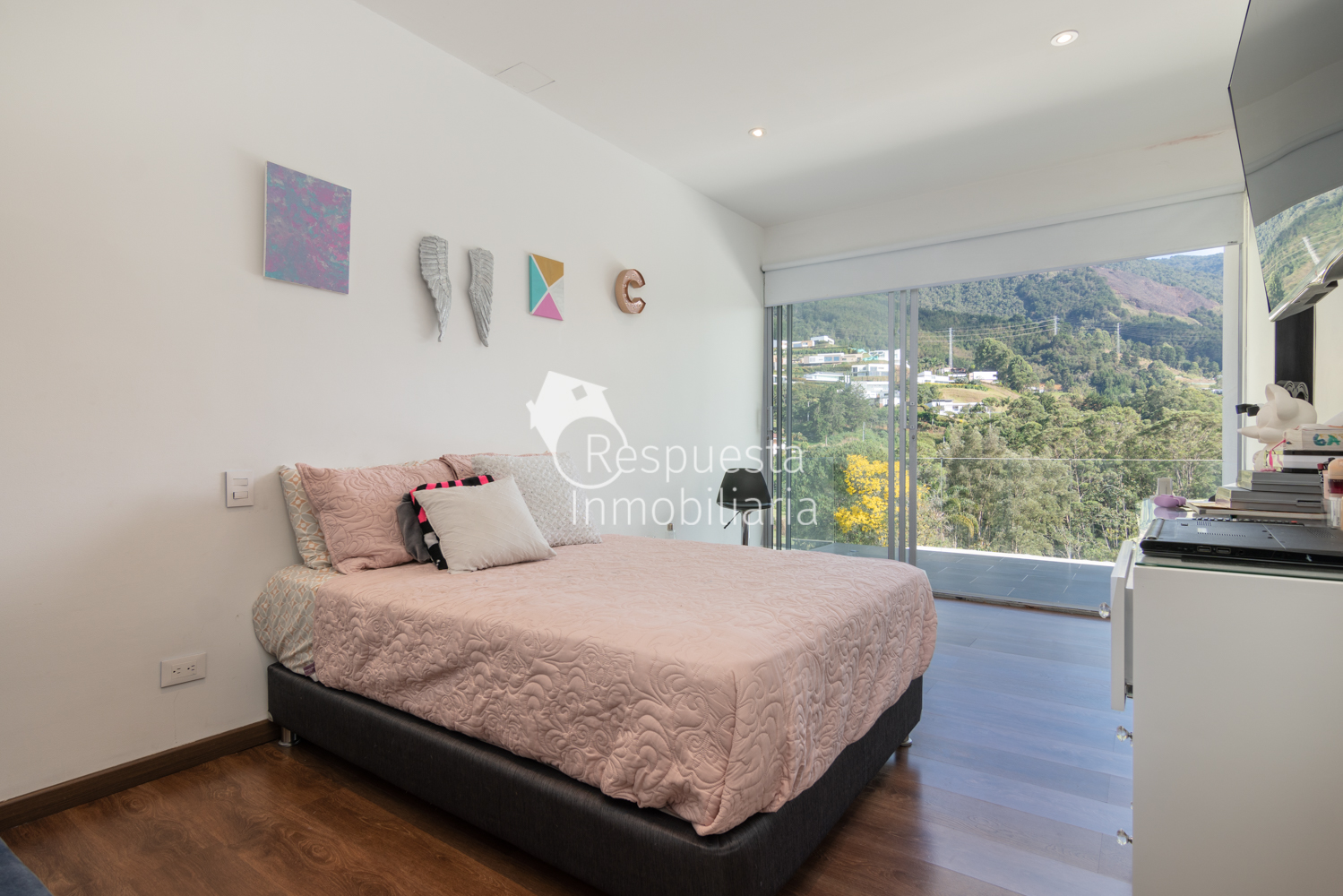 Vendo exclusiva casa MEDELLIN  via Las Palmas  sector chuzcalito 🍀