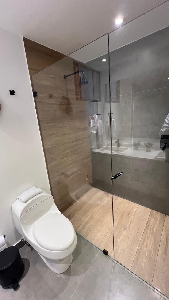 VENTA APARTAMENTO CON TERRAZA EL POBLADO CERCA AL TESORO