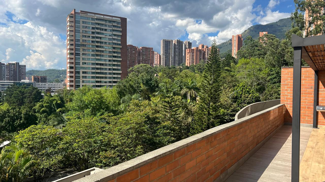VENTA APARTAMENTO CON TERRAZA EL POBLADO CERCA AL TESORO