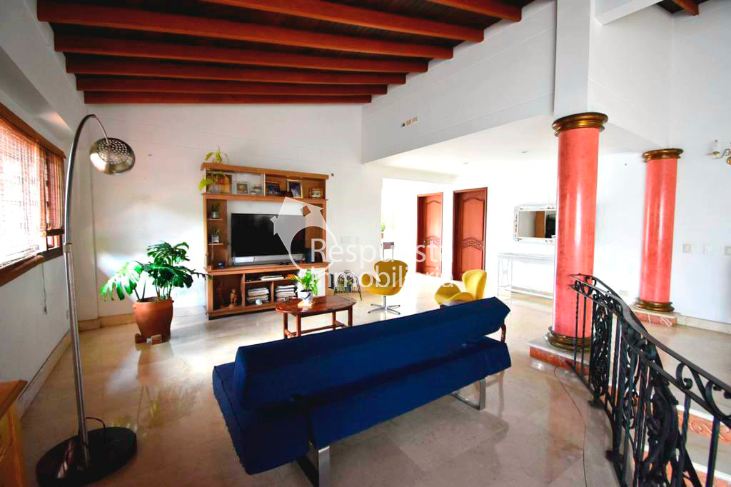 Vendo casa independiente amplio lote en San Lucas, Envigado🍀
