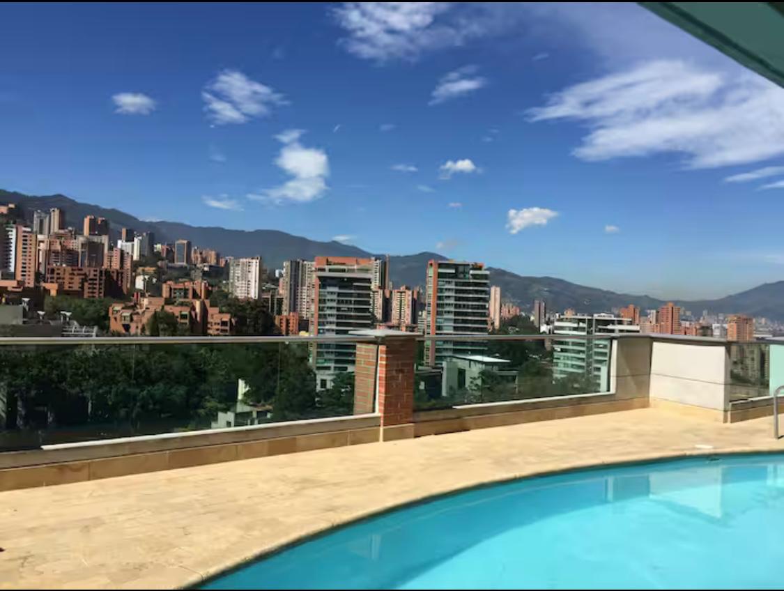 VENDO APARTAESTUDIO POBLADO RENTA CORTA ✅