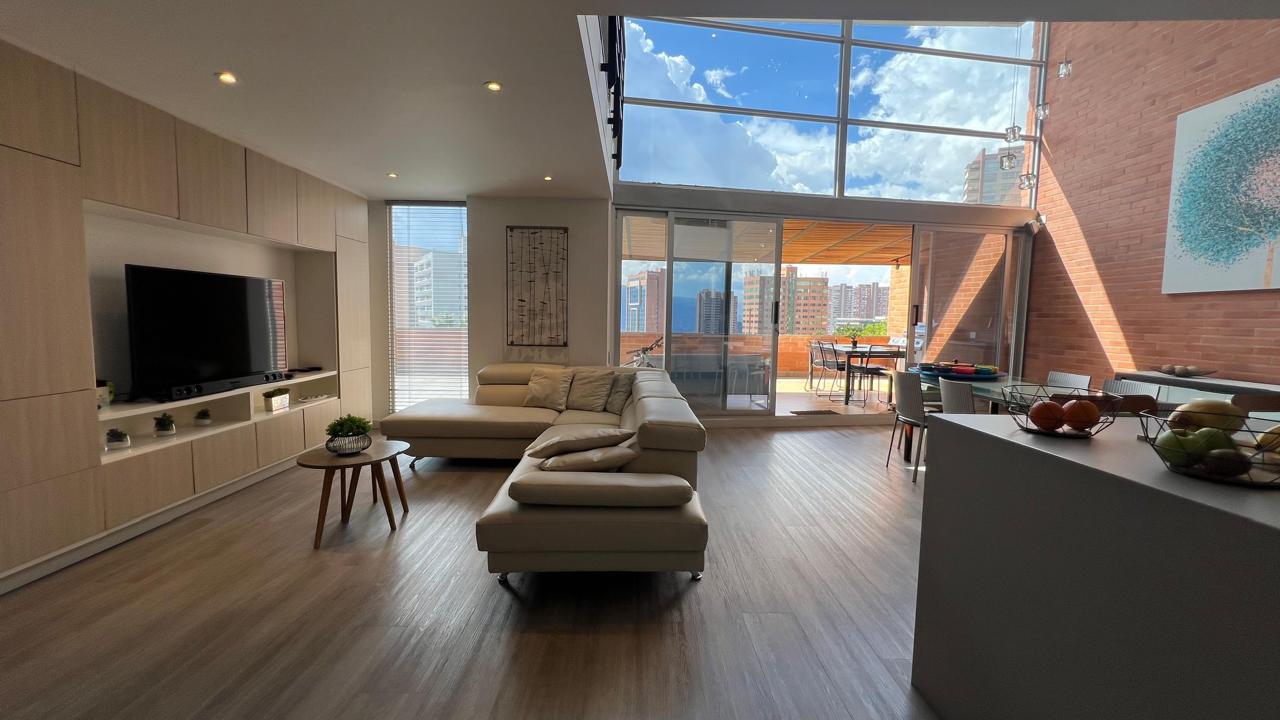 VENTA APARTAMENTO CON TERRAZA EL POBLADO CERCA AL TESORO