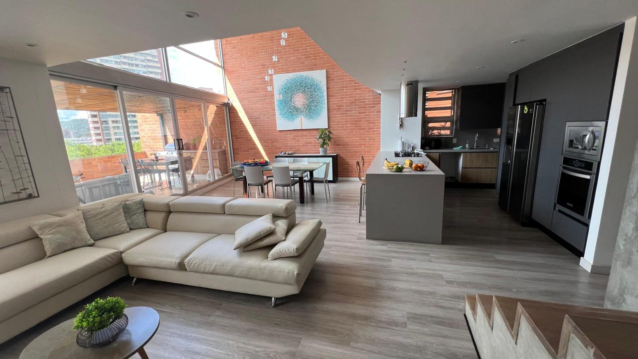 VENTA APARTAMENTO CON TERRAZA EL POBLADO CERCA AL TESORO