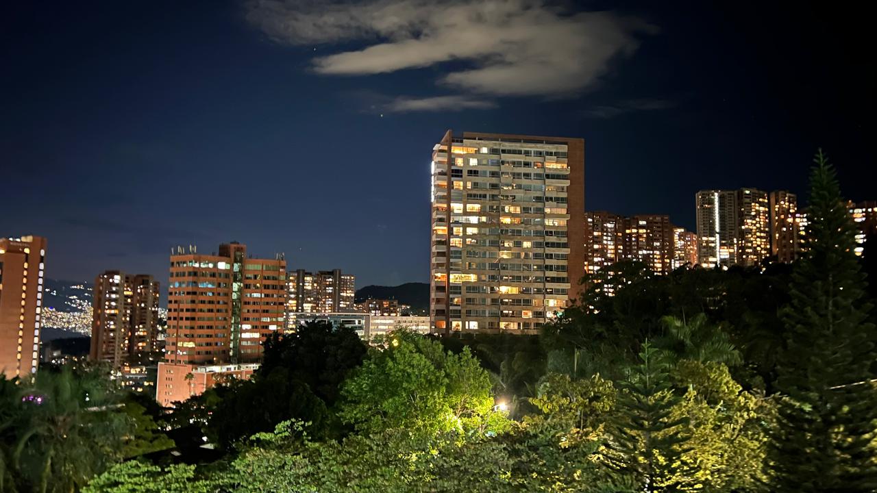 VENTA APARTAMENTO CON TERRAZA EL POBLADO CERCA AL TESORO