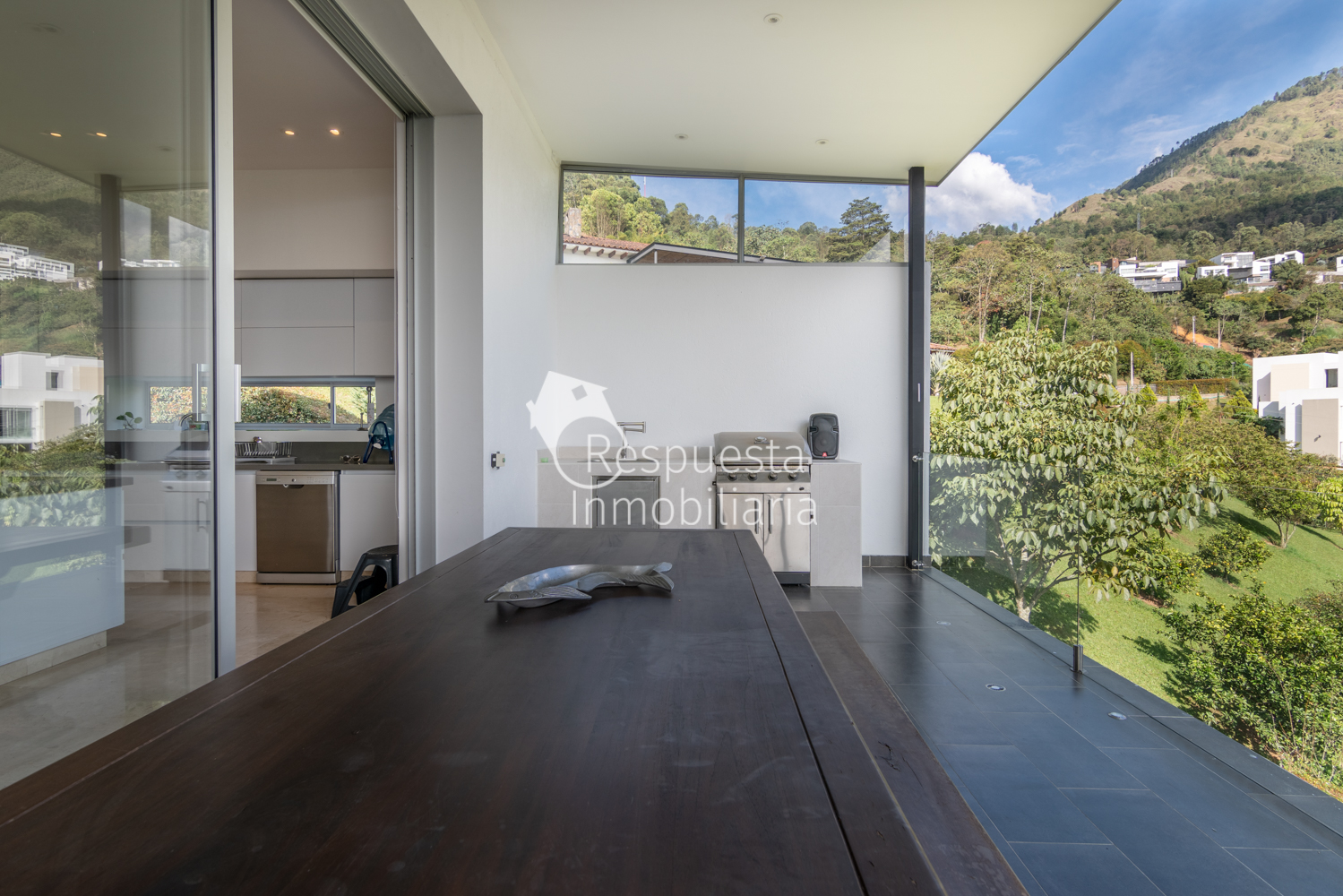 Vendo exclusiva casa MEDELLIN  via Las Palmas  sector chuzcalito 🍀