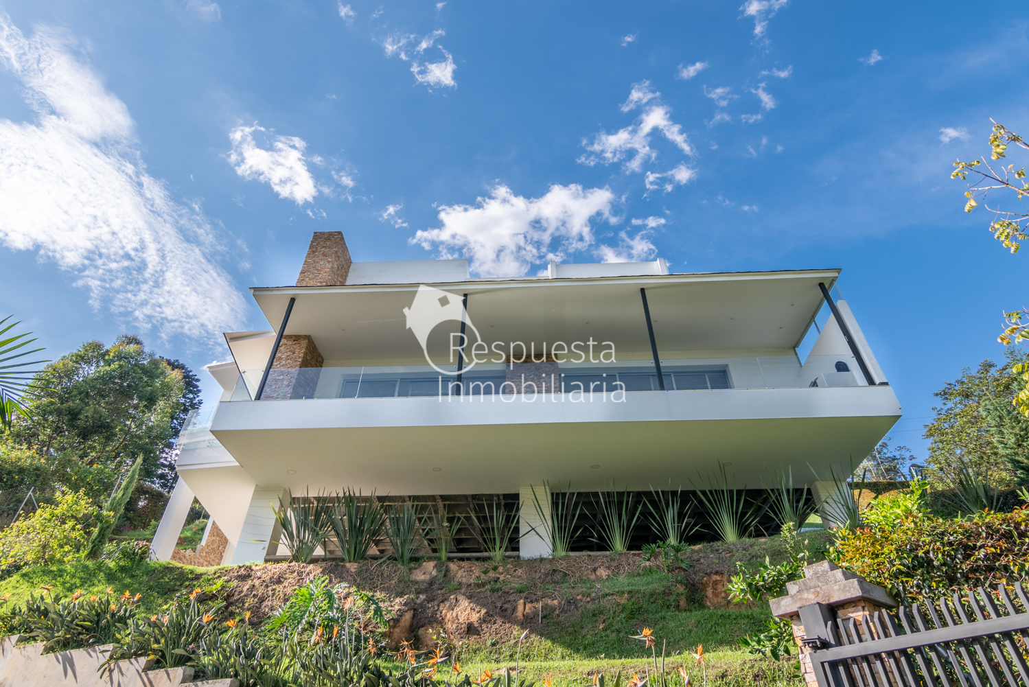 Vendo exclusiva casa MEDELLIN  via Las Palmas  sector chuzcalito 🍀